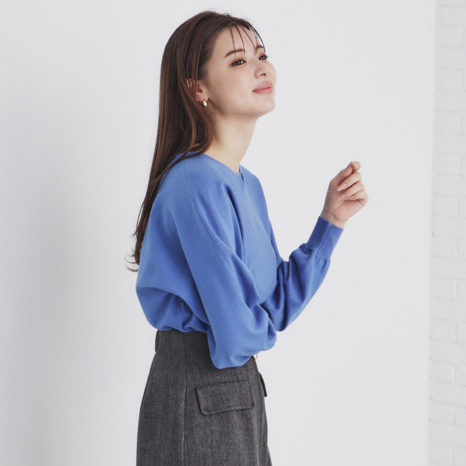 index「《5color/XS-LL》キーネックビジュードルマンニット【洗濯機洗い可】」|ニット・セーター|ブルー(093)