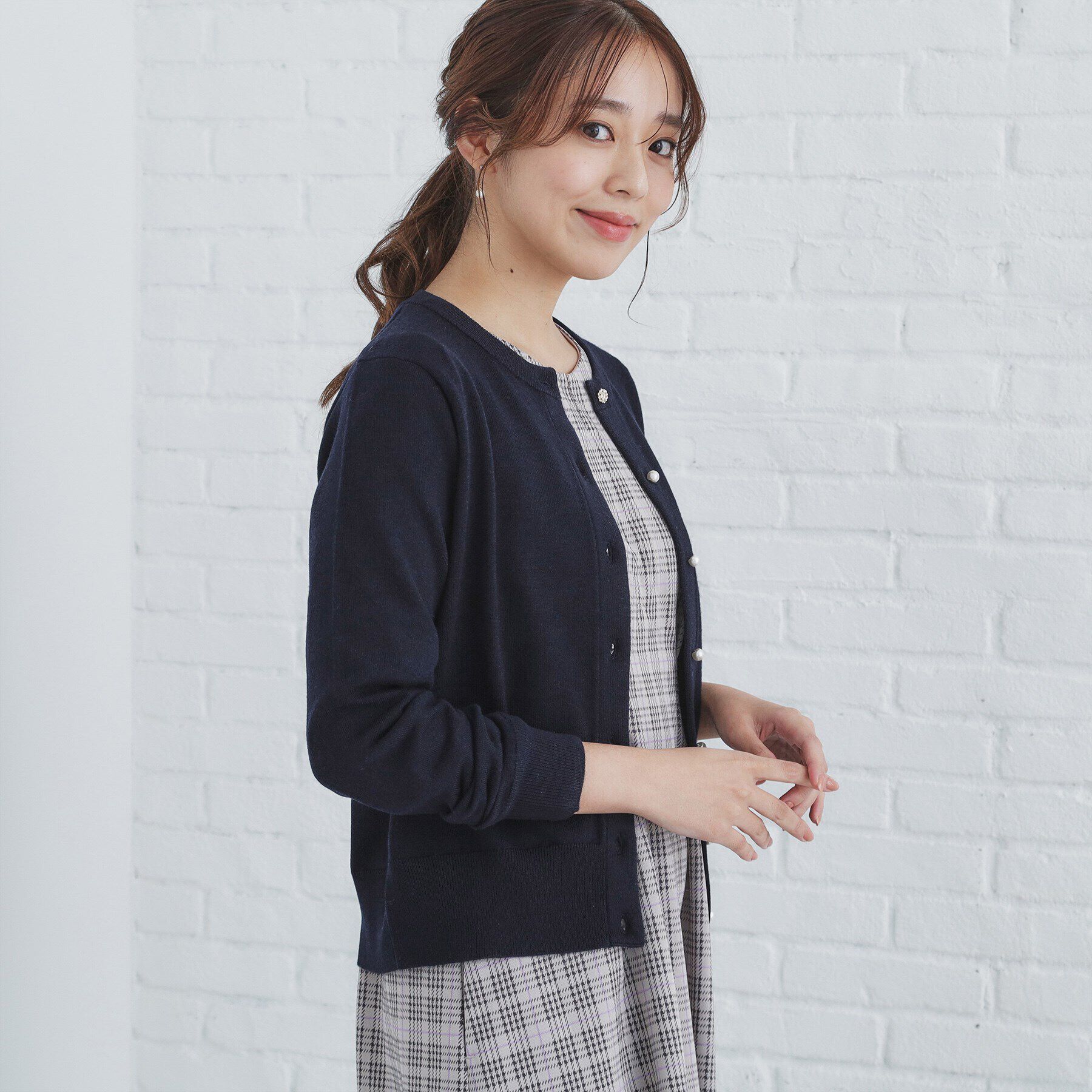 index「≪エマール検証済≫7colorビジュー釦クルーネックカーディガン【洗濯機洗い可】」|カーディガン|