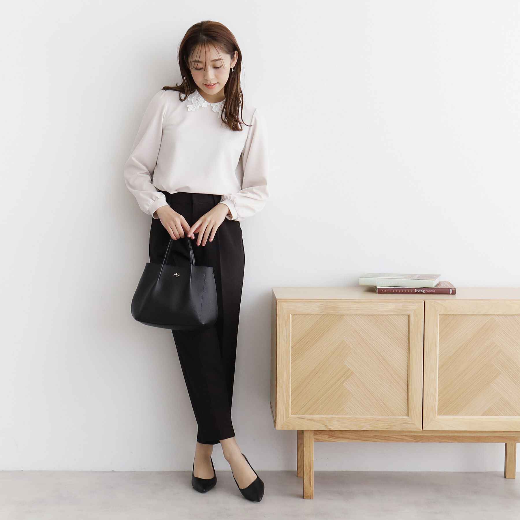 index「【2WAY】フラワーパーツ合皮ミドルトートバッグ」|トートバッグ|