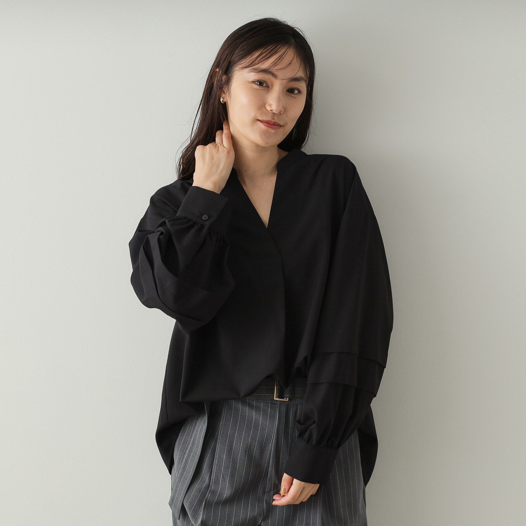 OPAQUE.CLIP「タックスリーブ スキッパーシャツ【洗濯機洗い可】」|シャツ・ブラウス|ブラック(019)