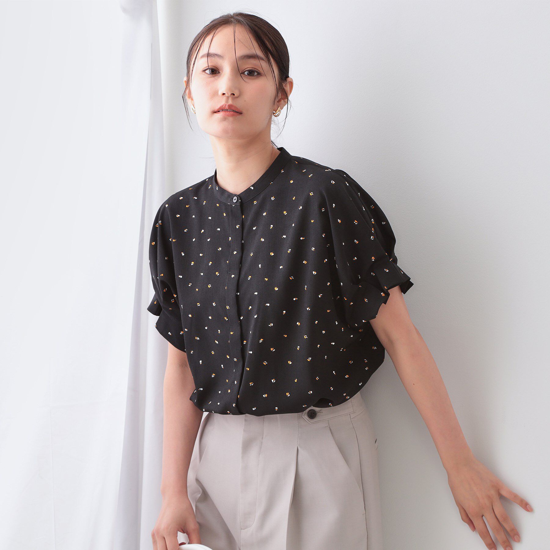 OPAQUE.CLIP「幾何柄アソート タックドルマンスリーブブラウス【洗濯機洗い可】」|シャツ・ブラウス|ブラック(519)