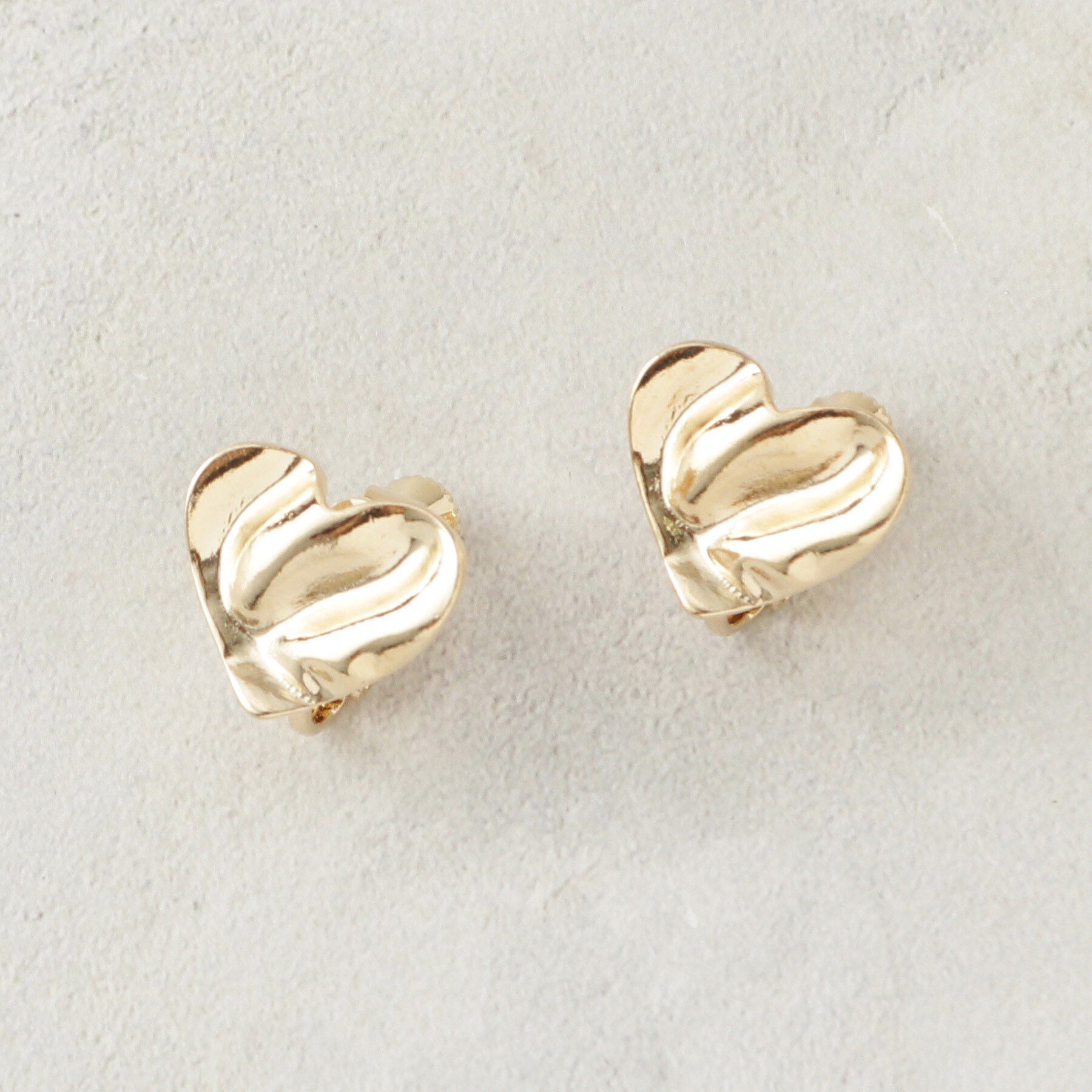 OPAQUE.CLIP「変型ハートモチーフイヤリング」|イヤリング|