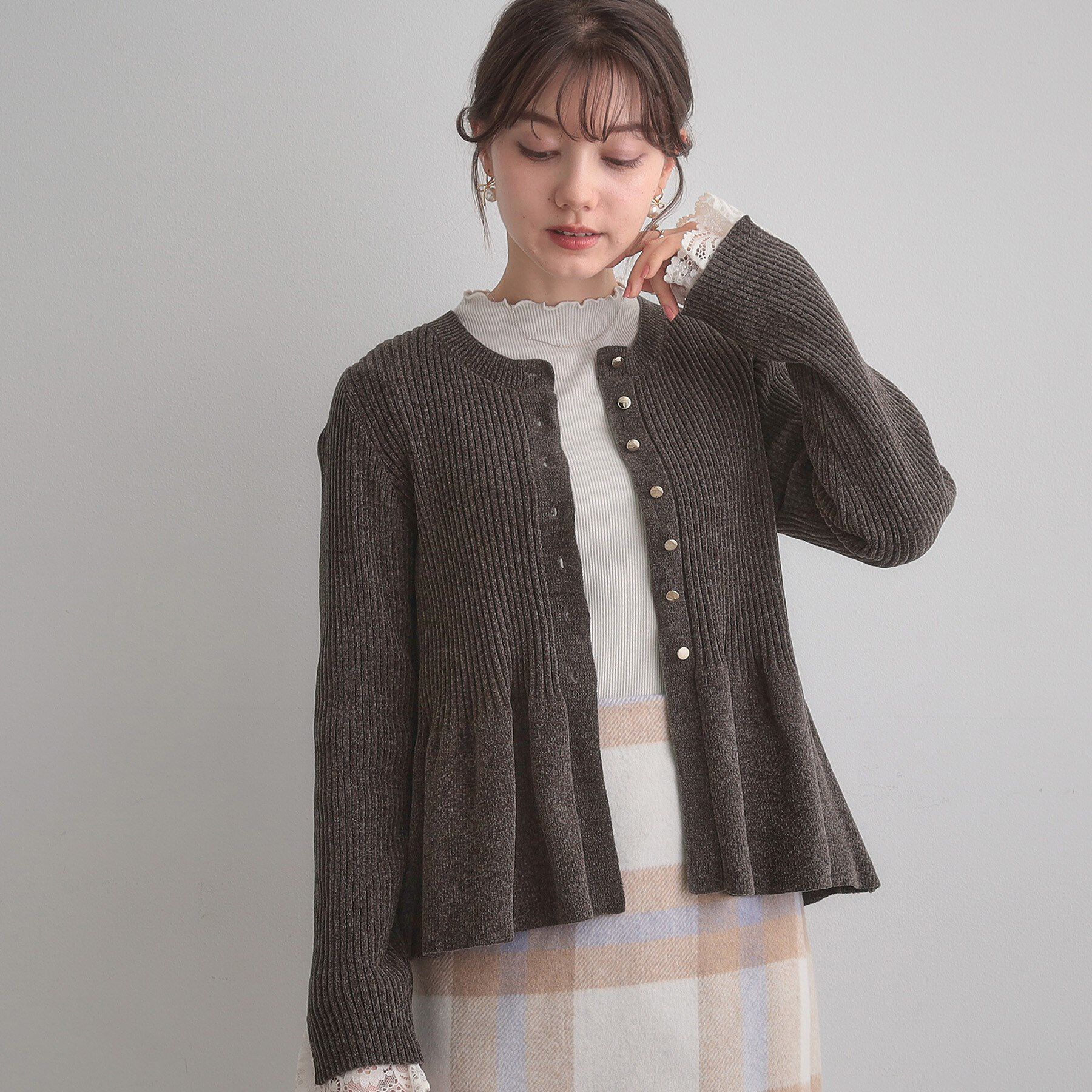Couture broach「【袖口レース・着映え】短毛モールペプラム カーデ」|カーディガン|