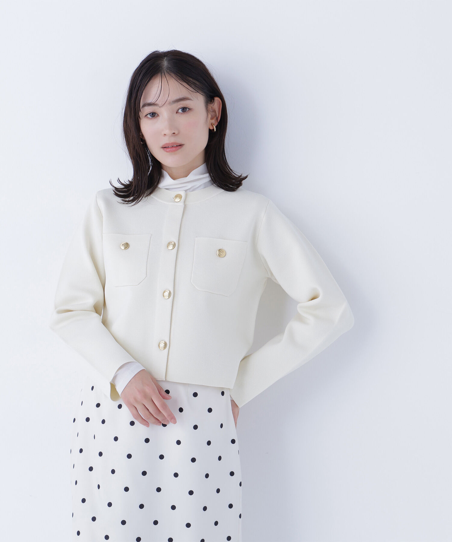  「エンブレムボタンニットジャケット」|ニット・セーター|オフホワイト1