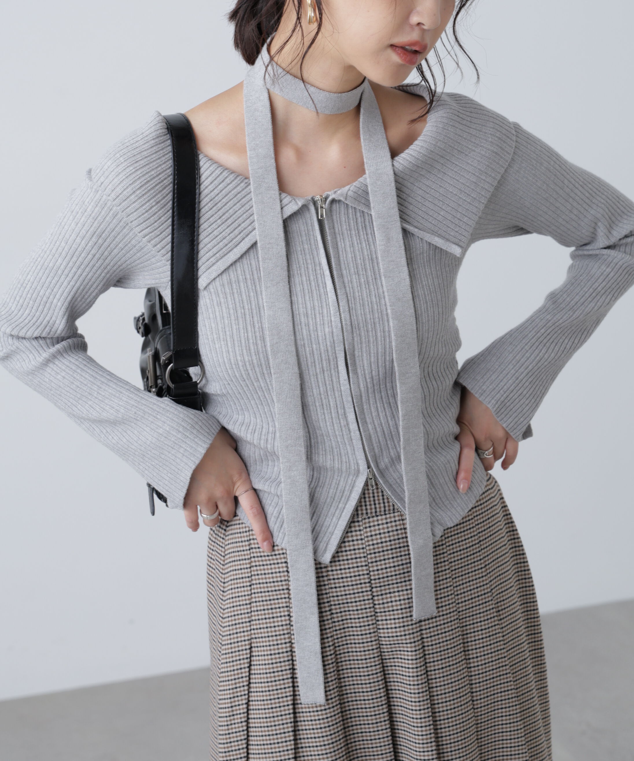  「フロントジップリブ衿オフショルニット」|ニット・セーター|