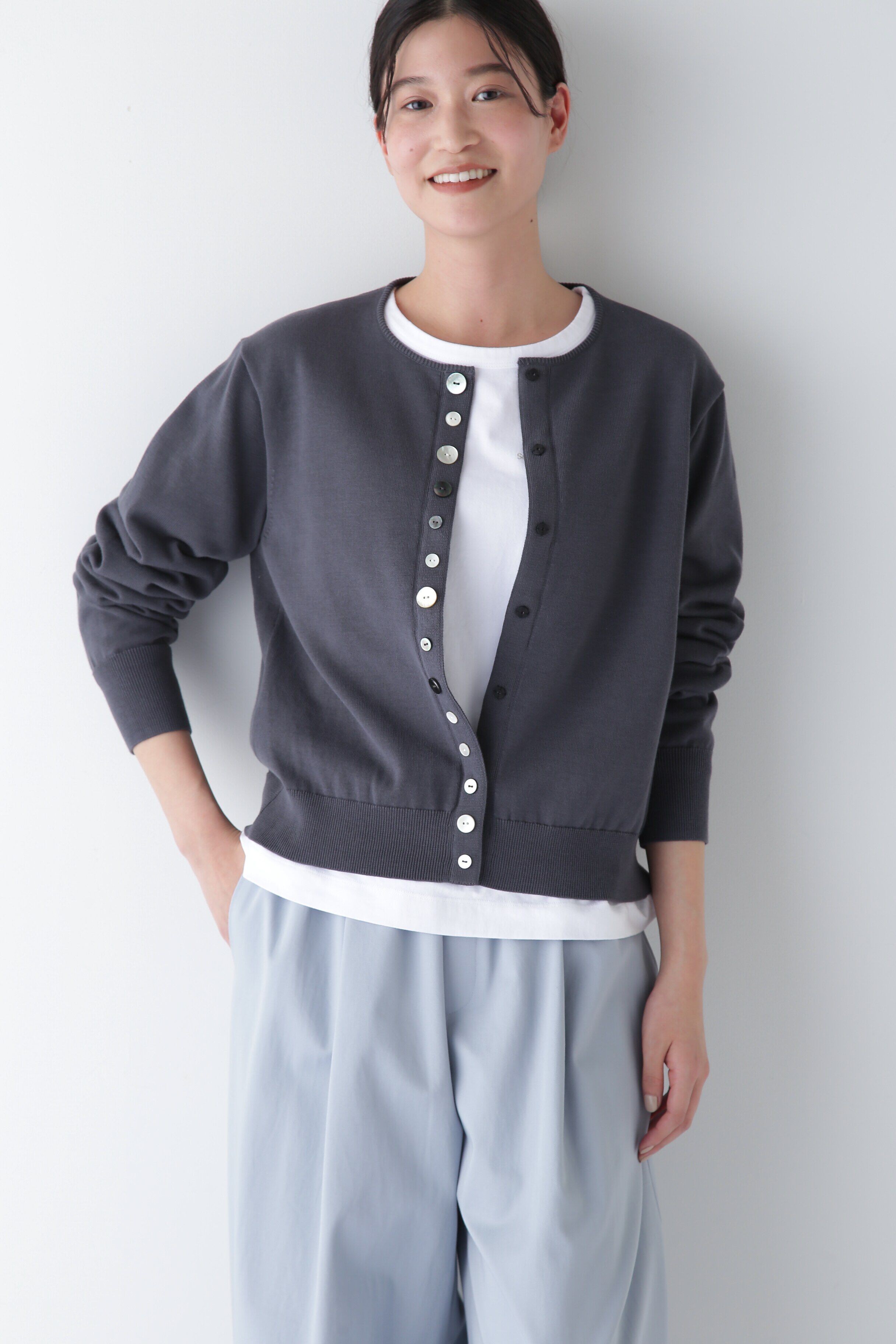 「◆【ウォッシャブル】オーガニックコットンマルチボタンカーディガン」|ニット・セーター|チャコール1