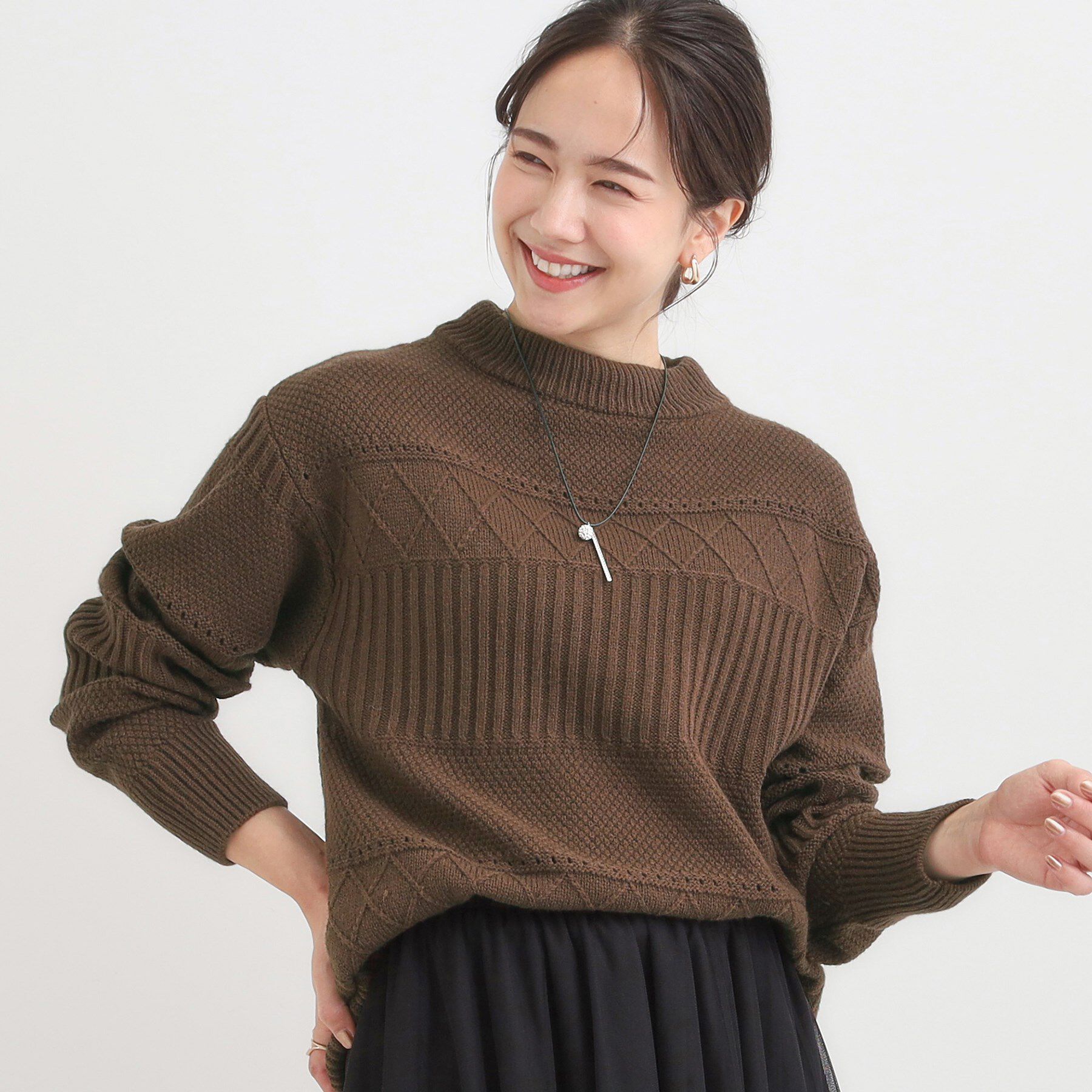 SHOO･LA･RUE「【洗濯機可/毛玉レス/S-LL】1枚でサマ見え ミックスケーブル柄ニット」|ニット・セーター|ブラウン(043)