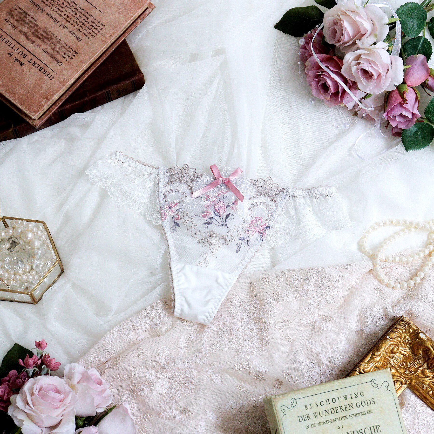 Risa Magli「アリーシャ Tバックショーツ」|インナー|ホワイト(001)