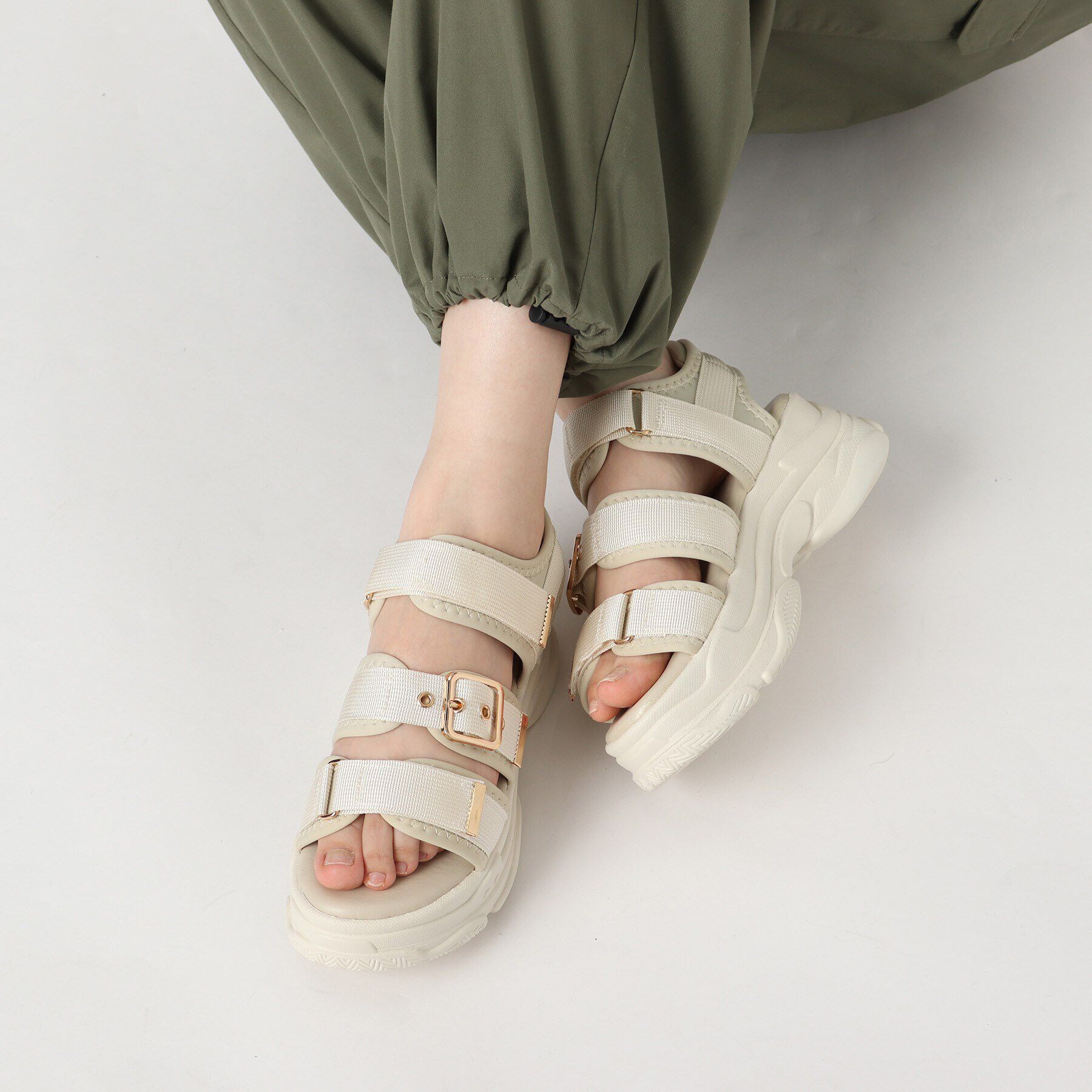 csT&P「軽量厚底ソール ゴールドベルトスポーツサンダル」|サンダル|