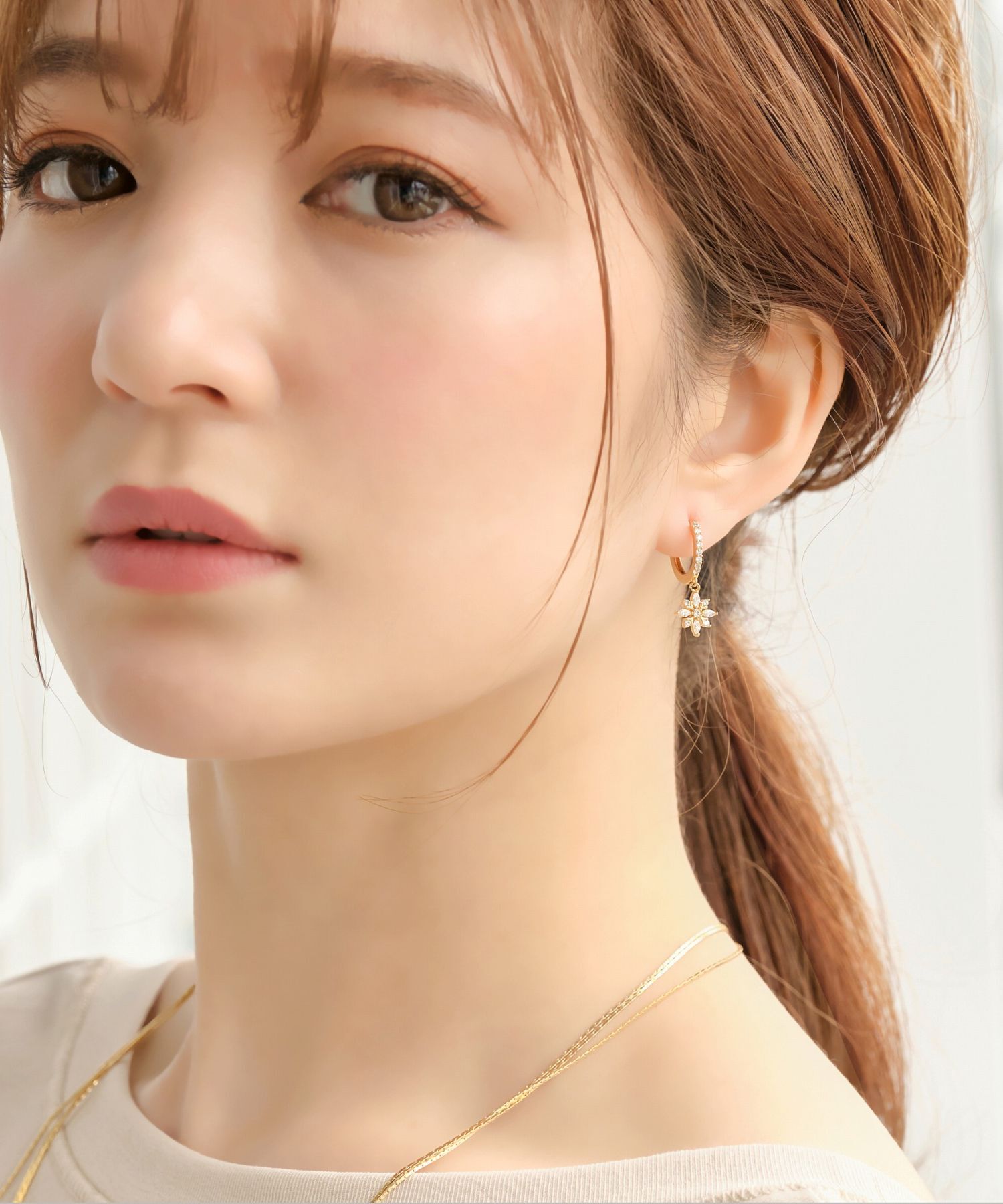 Phoebe「フラワーペンダントフープピアス」|ピアス|
