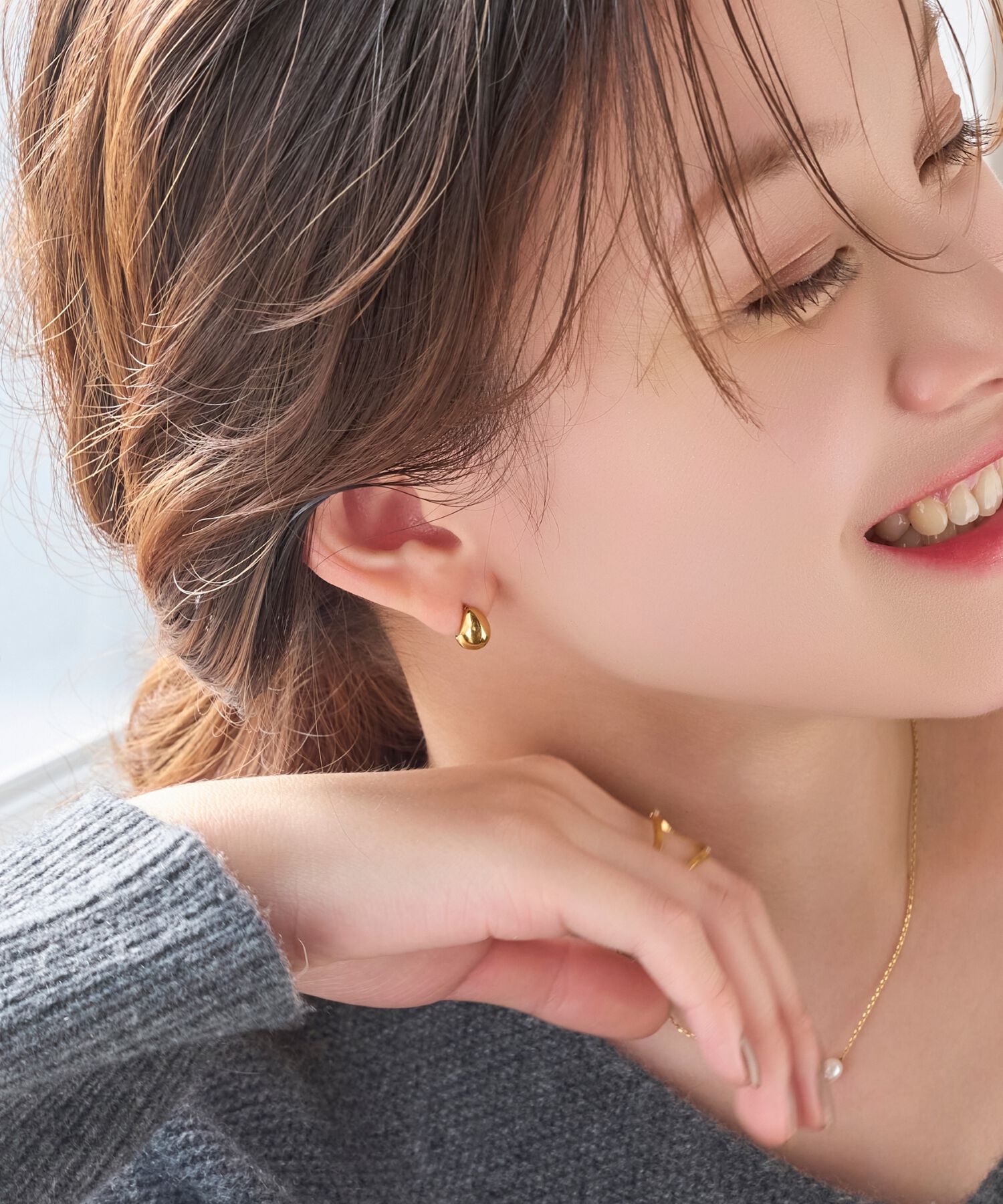 Phoebe「【金属アレルギー対応】プックリハーフフープミニピアス　ゴールド/サージカルステンレス」|ピアス|