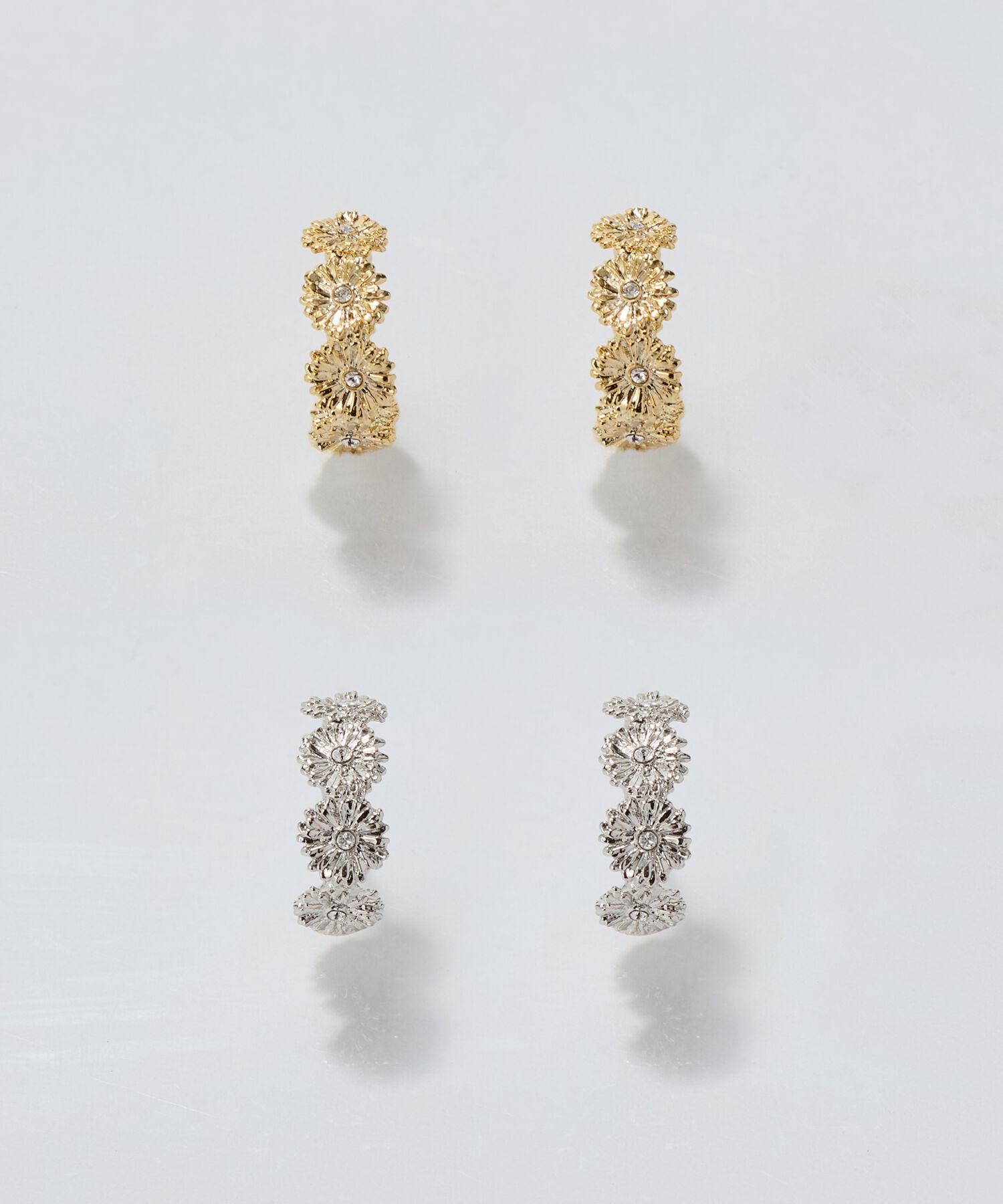 Phoebe「【金属アレルギー対応】マーガレットフラワーフープピアス　シルバー」|ピアス|