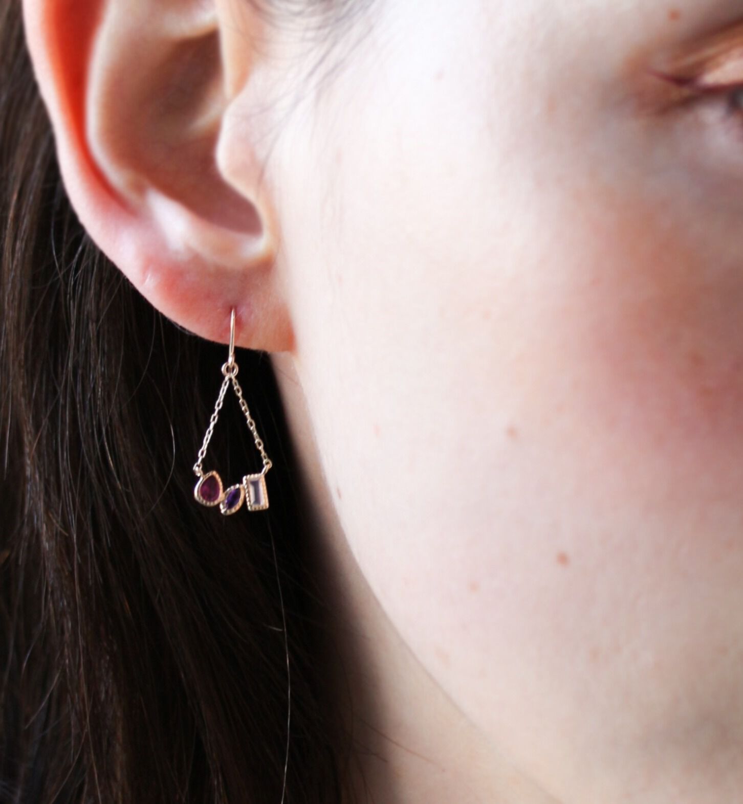  「マルチカラー トリコロール フック ピアス | K10YG」|ピアス|