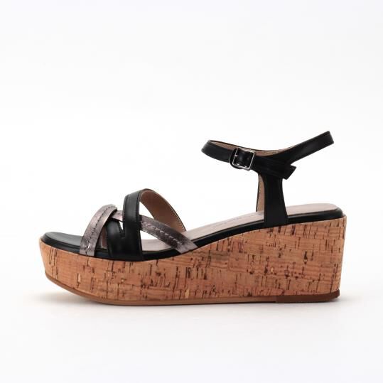 銀座かねまつ「IT250436STEMETBLKETN 　【本革】ウェッジヒールサンダル」|サンダル|