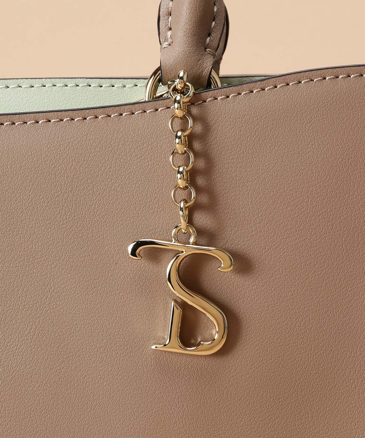 Samantha Thavasa「[日韓共同企画]メタルロゴチャームスプリットレザートートバッグ」|ハンドバッグ|