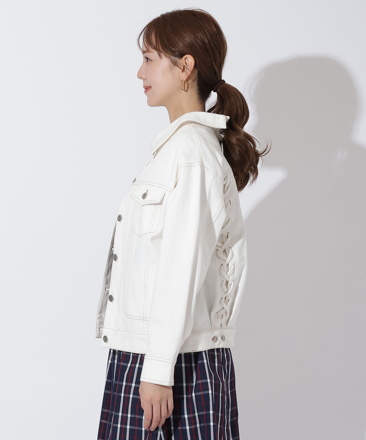 アンドクチュール「バックレースアップミドル丈デニムジャケット」|デニムジャケット|