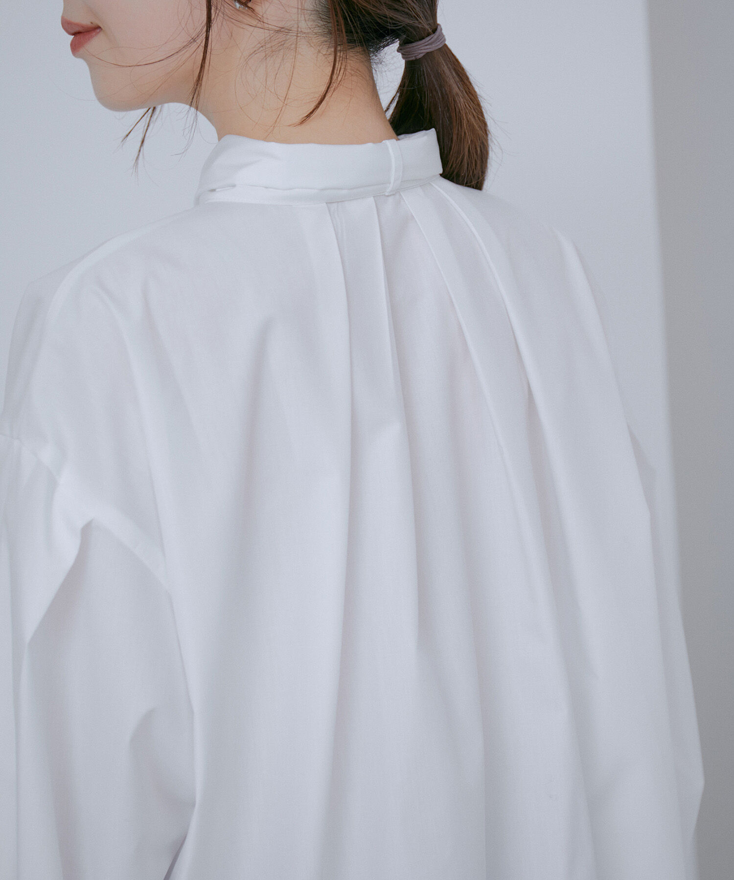 VIS「【洗える・防シワ】リボンボウタイパールボタンバンドカラーシャツ」|シャツ・ブラウス|