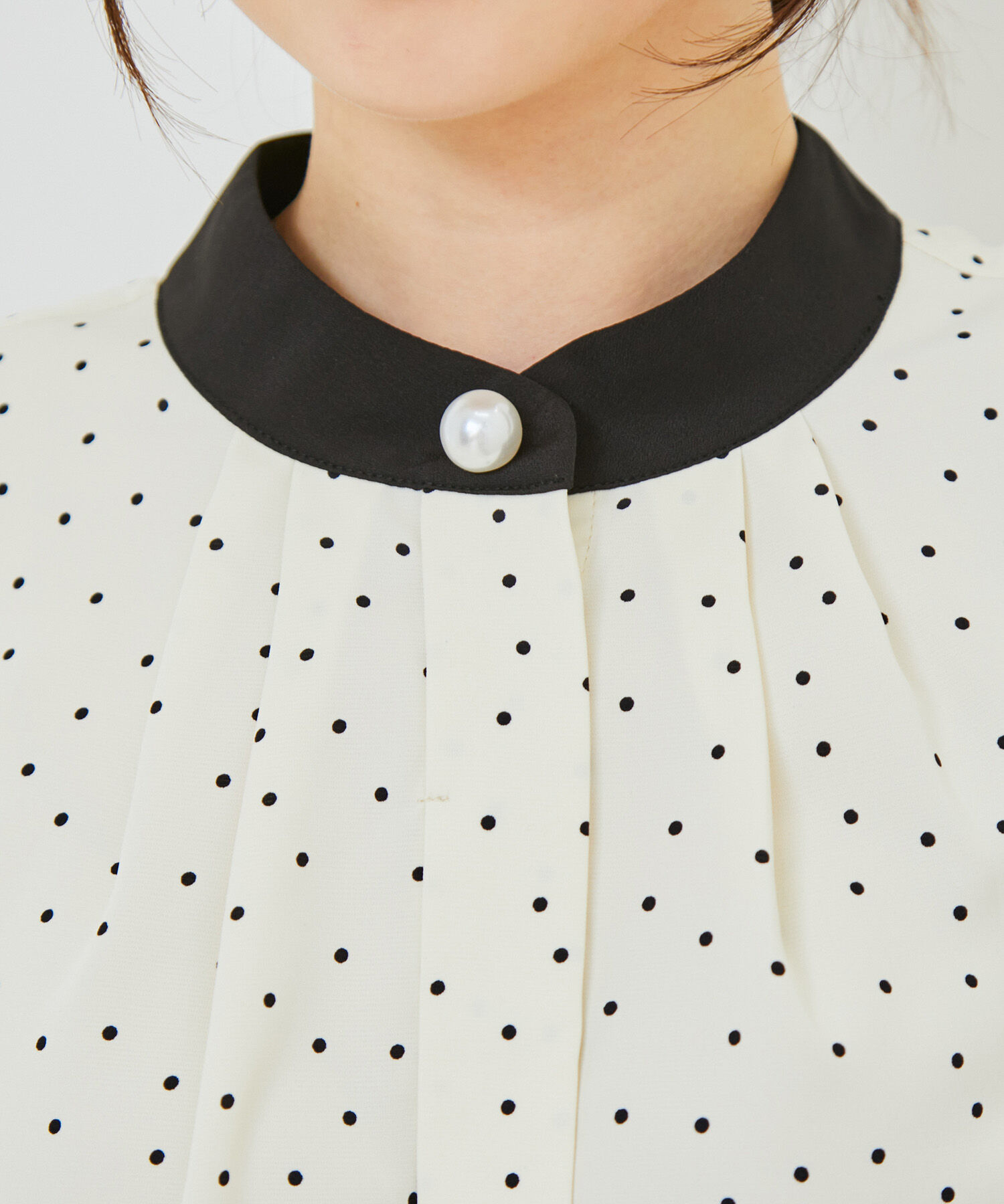 vis-a-vis「【WEB限定】バイカラーフロントタック5分袖ブラウス」|シャツ・ブラウス|