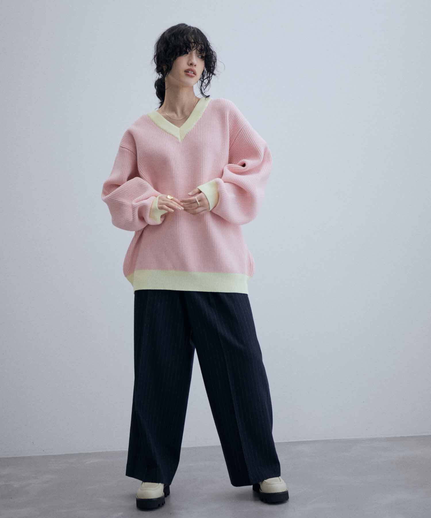 ADAM ET ROPE'「発売後即完売!!《WEB限定》【LOGAN/ローガン 別注】カレッジニット Vネック オーバーシルエット/ワッペン付」|ニット・セーター|