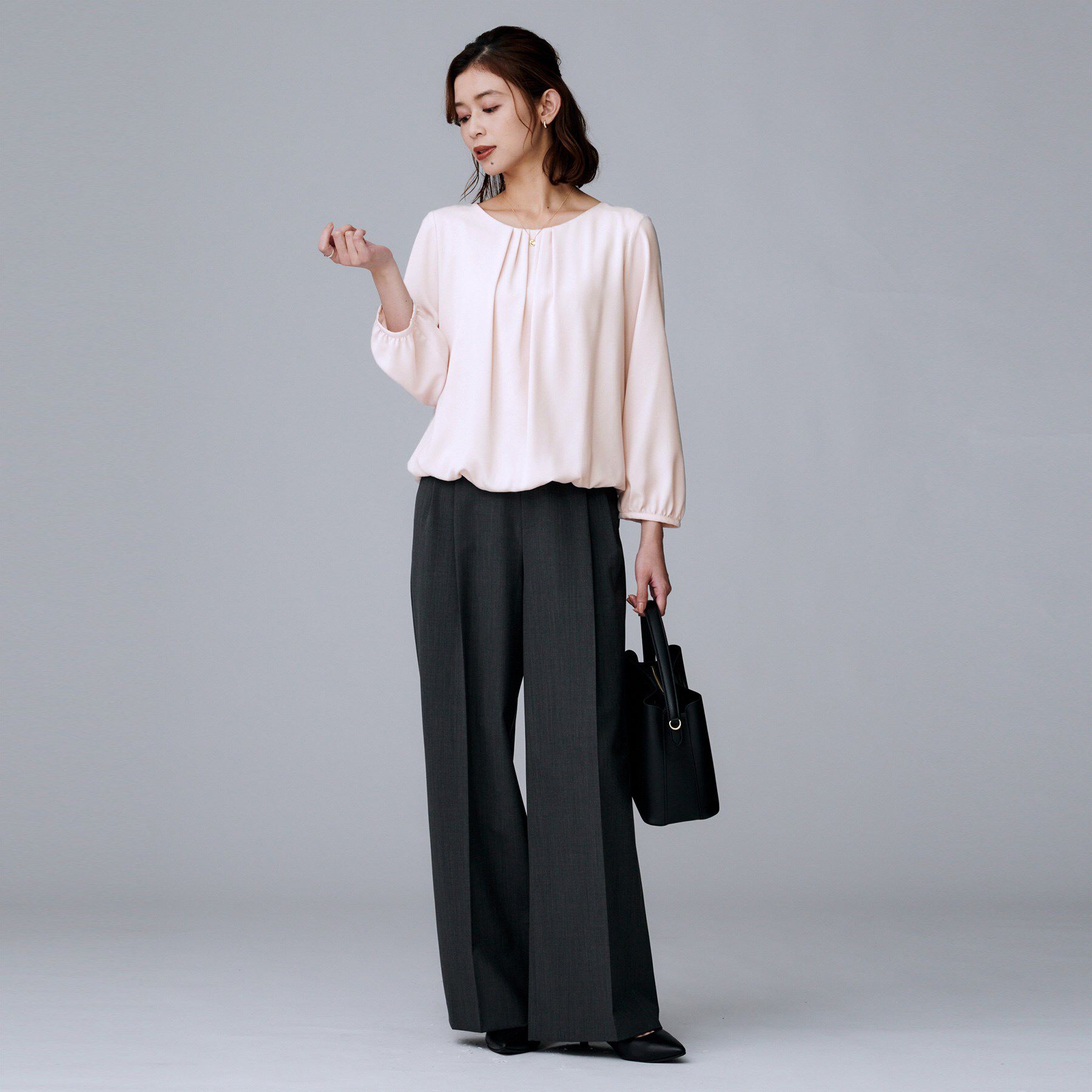 UNTITLED「【通勤スーツ/オフィス/フォーマル】パウダリーブラウス」|シャツ・ブラウス|