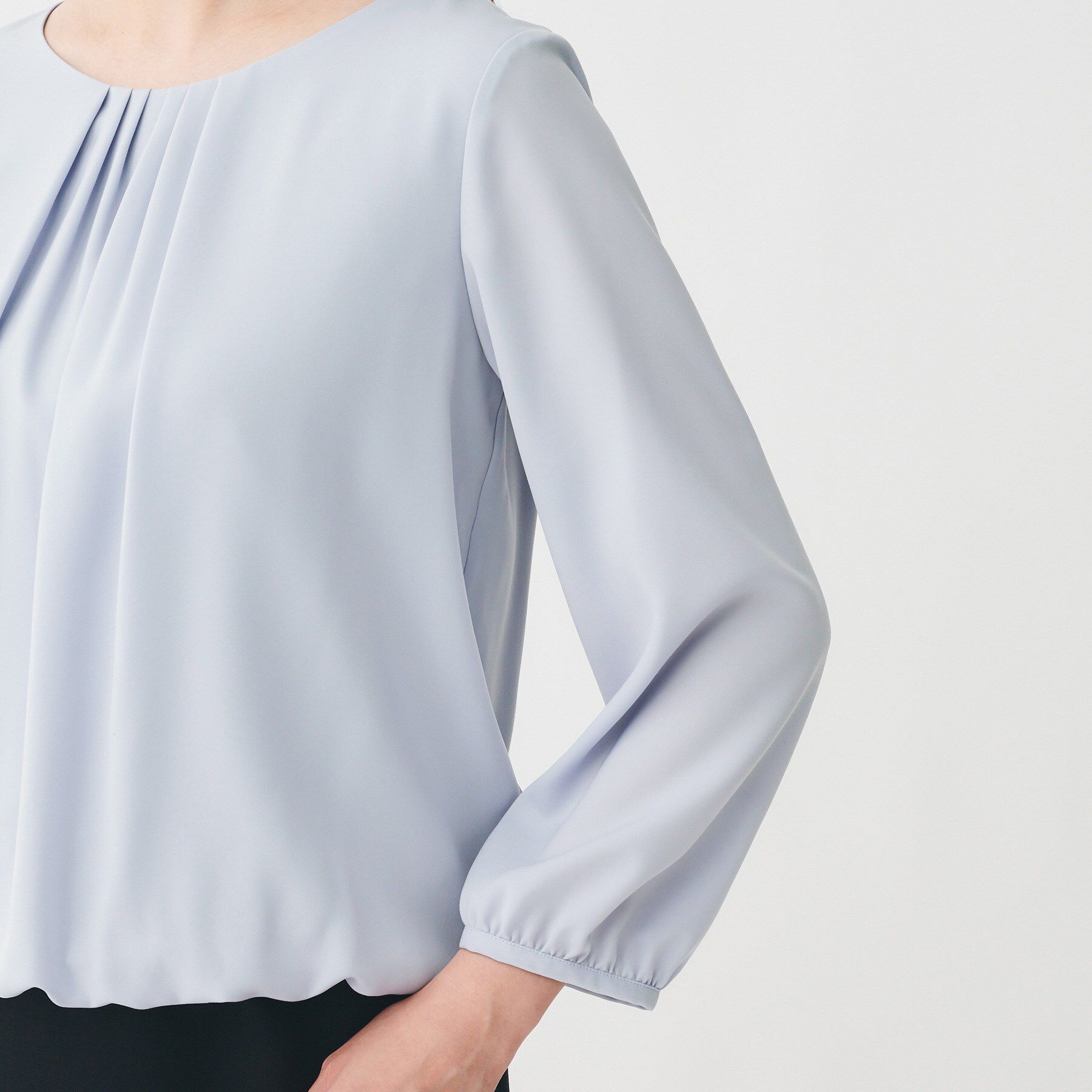 UNTITLED「【通勤スーツ/オフィス/フォーマル】パウダリーブラウス」|シャツ・ブラウス|