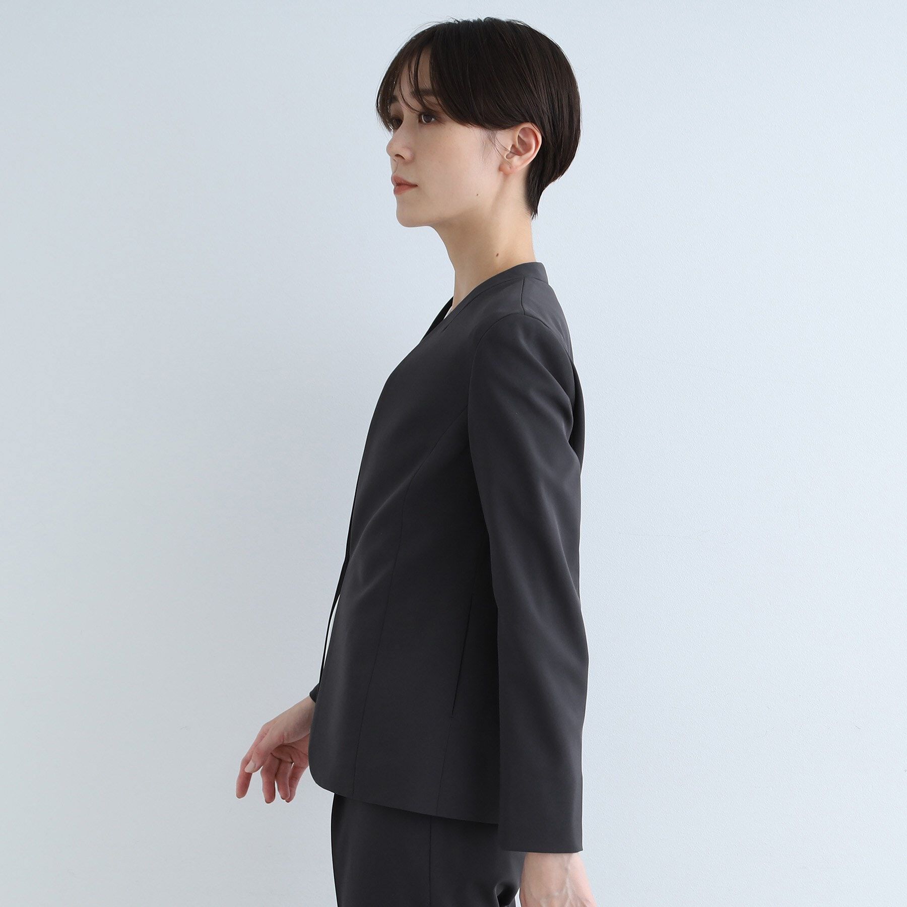 INDIVI「【定番スーツ/洗える/UVケア】ストレッチノーカラージャケット」|スーツ|