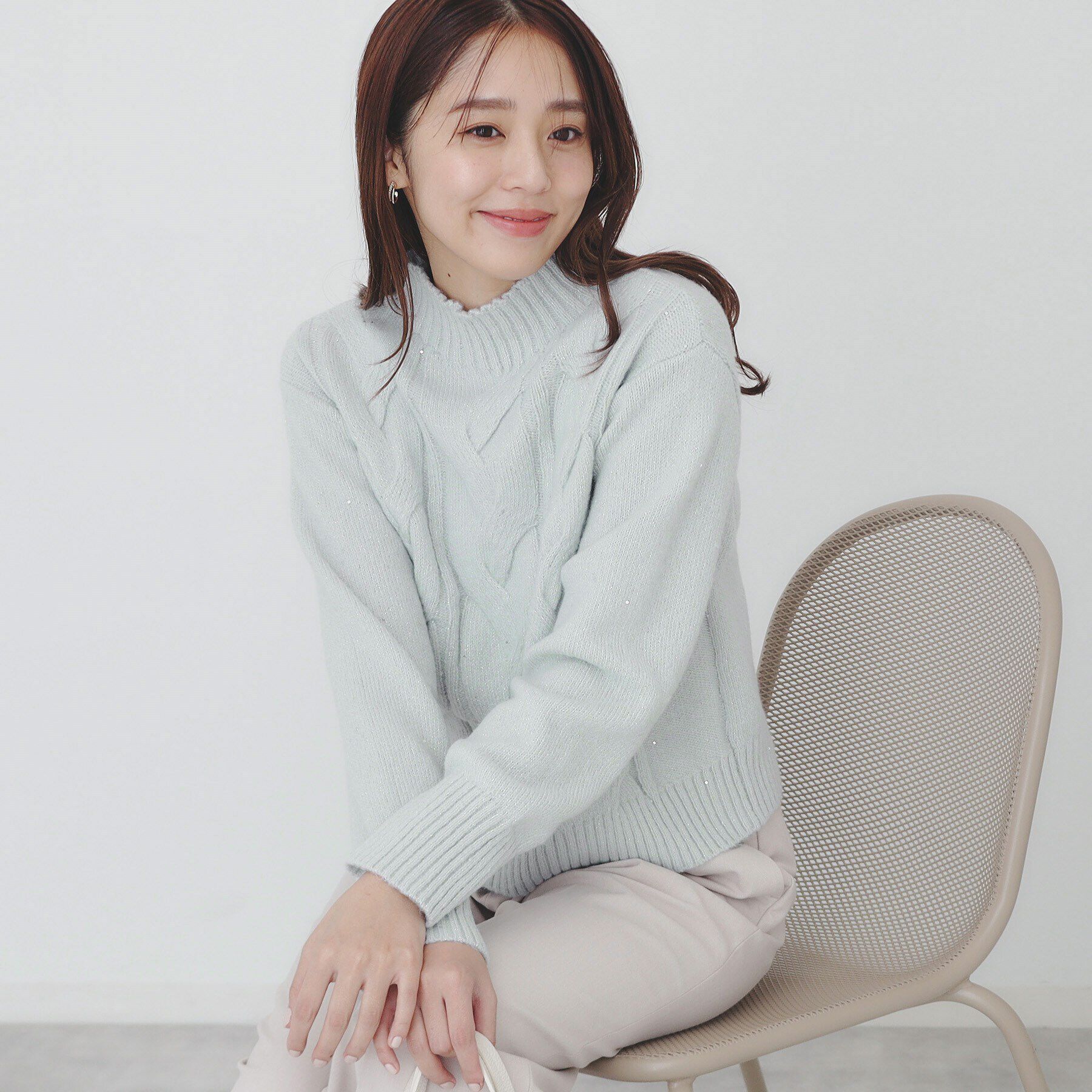 index「《美人百花掲載》スパンコールケーブルニット【洗濯機洗い可】」|ニット・セーター|ライトグレー(611