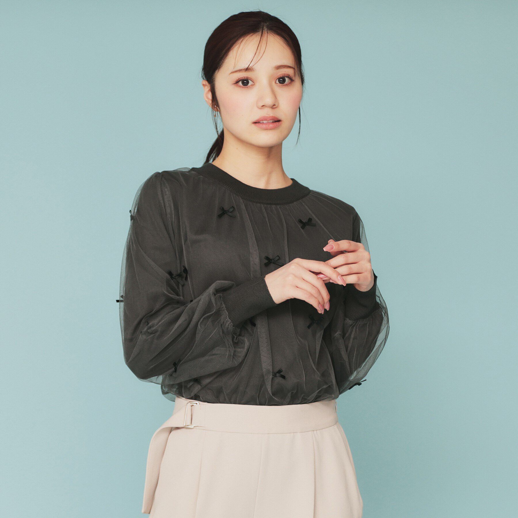 index「チュールレイヤードリボントップス【洗濯機洗い可】」|Tシャツ・カットソー|チャコールグレー(0