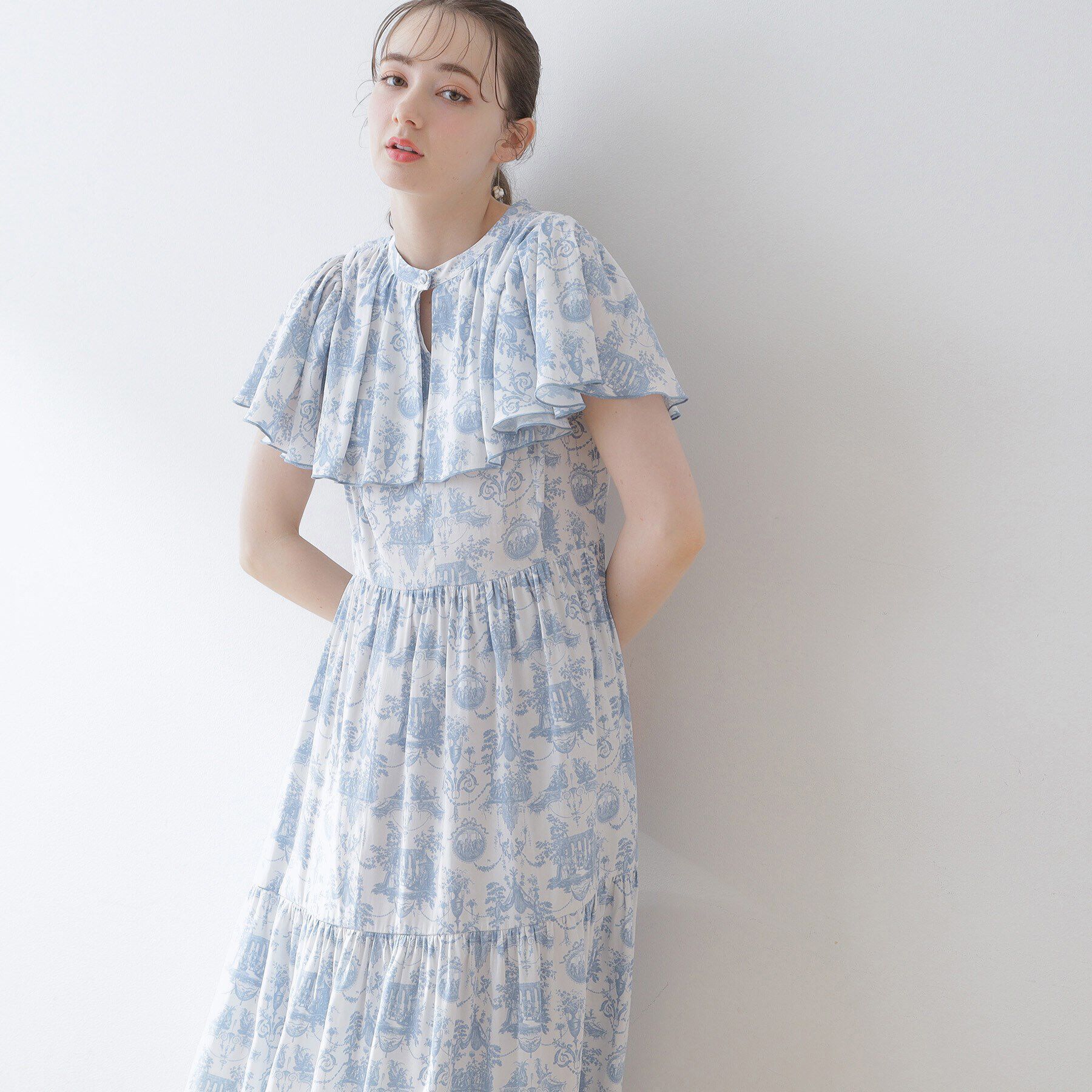 Couture broach「トワル・ド・ジュイ ケープドレス」|ワンピース|