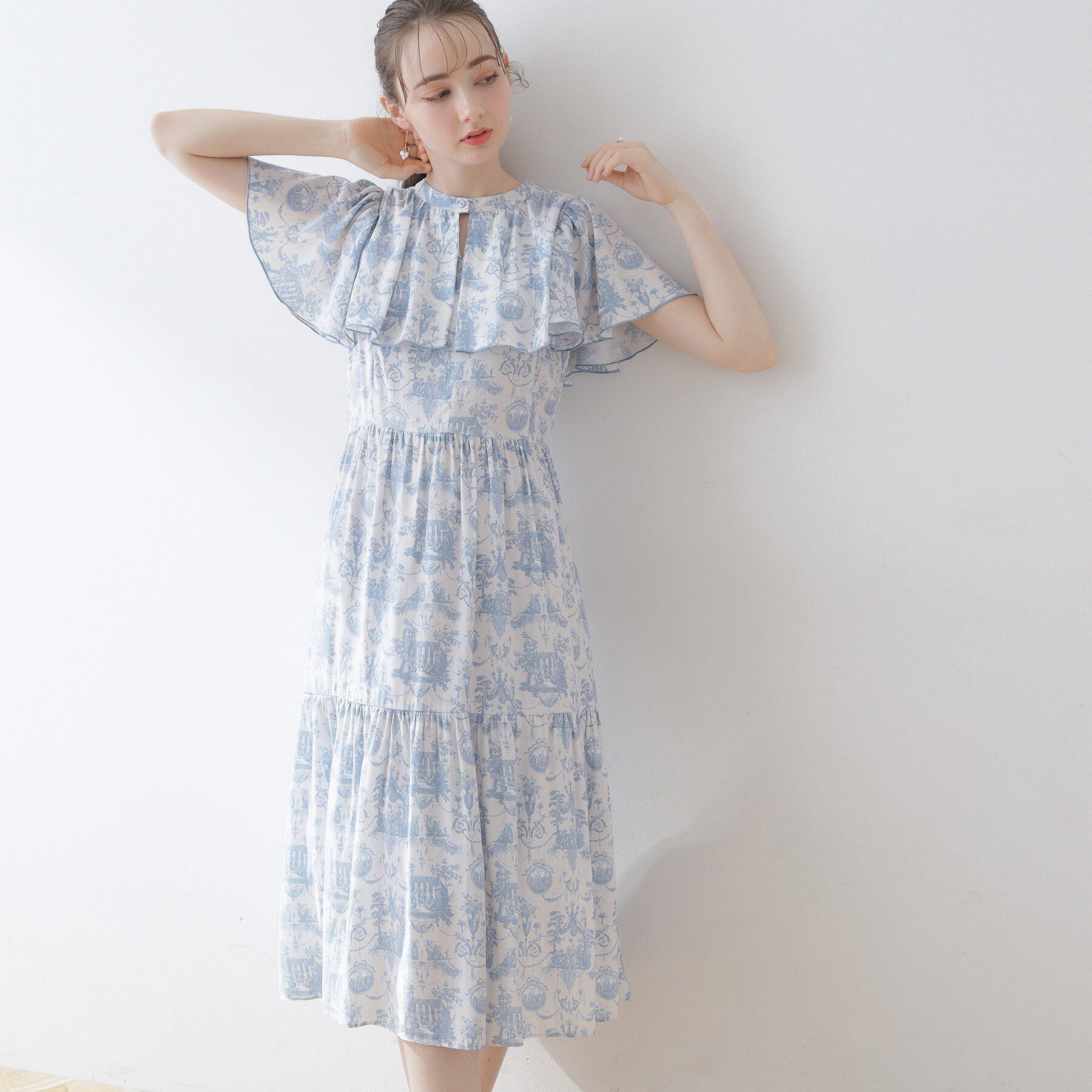 Couture broach「トワル・ド・ジュイ ケープドレス」|ワンピース|