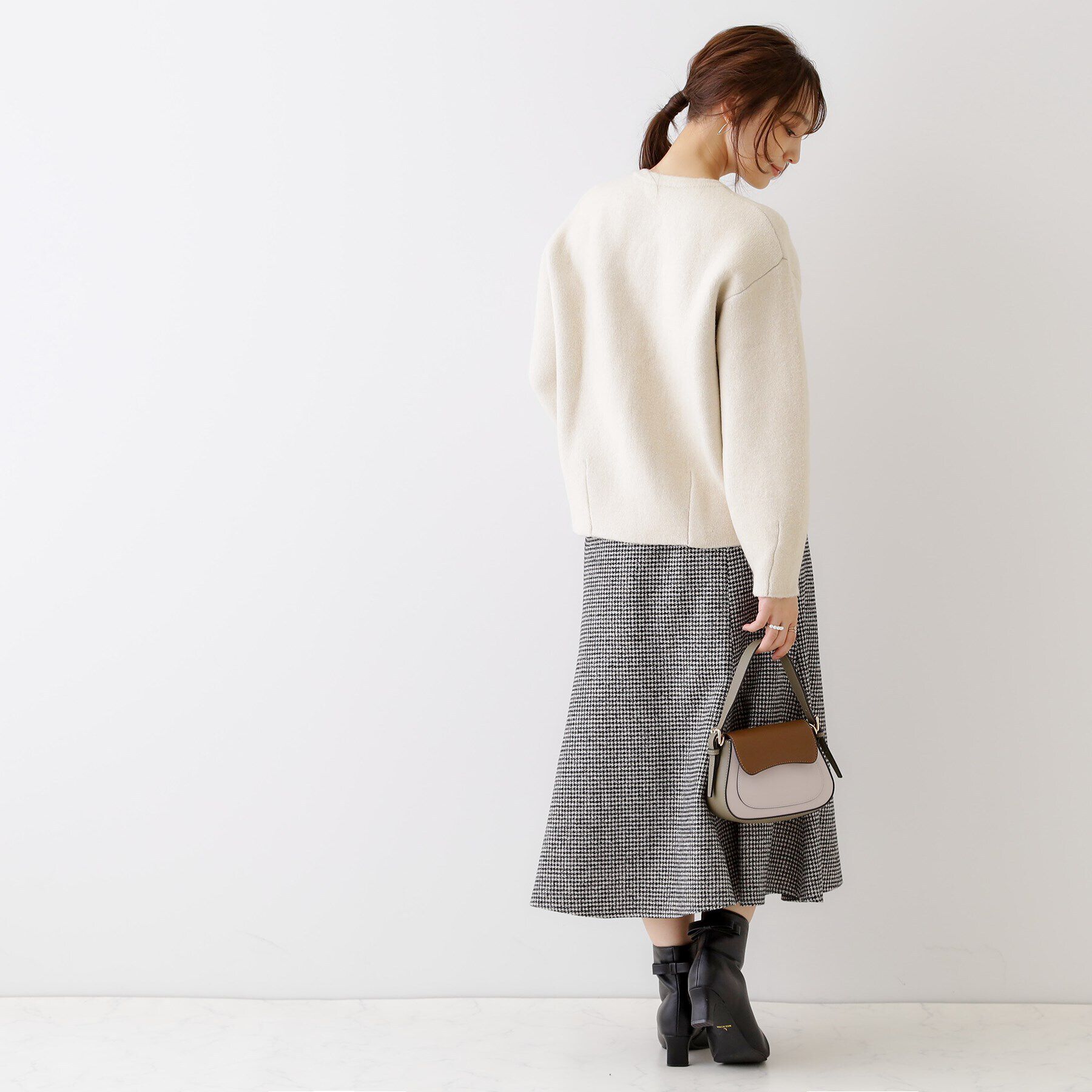 Couture broach「【上品仕立て】パール調釦コクーンニットジャケット」|ノーカラージャケット|