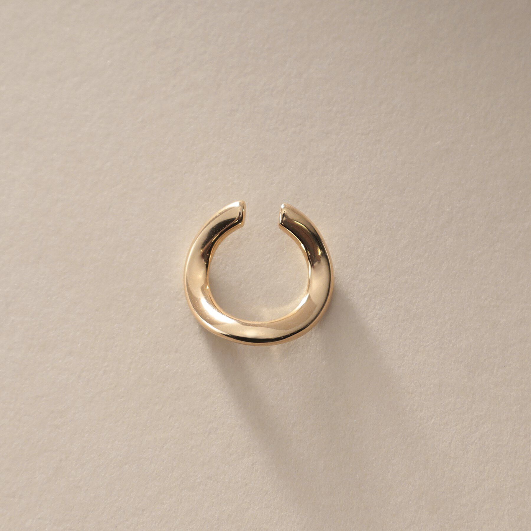 COCOSHNIK「K10Sライン イヤーカフ大」|イヤリング|