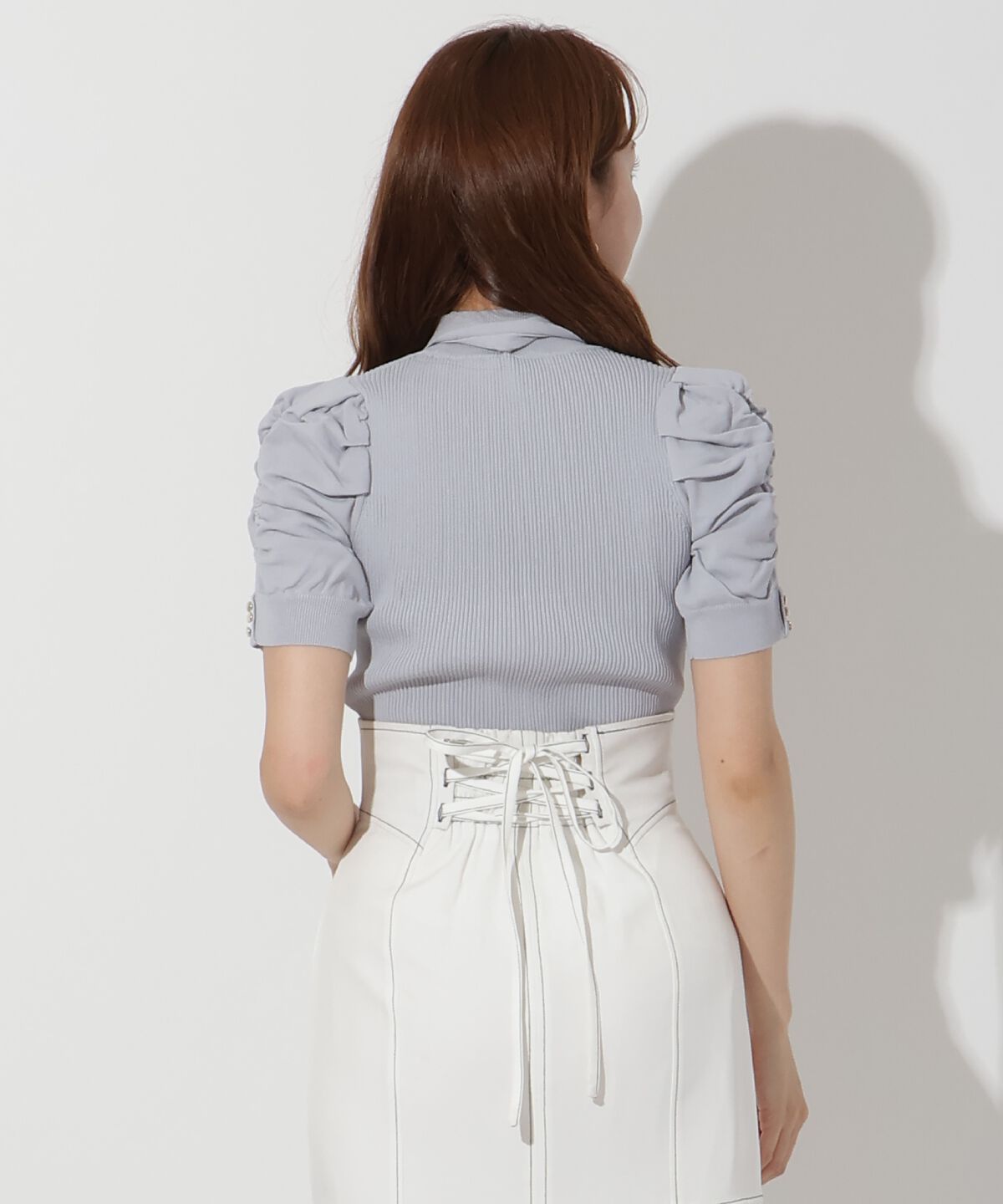 アンドクチュール「袖ギャザーボウタイ付き半袖ニットプルオーバー」|ニット・セーター|