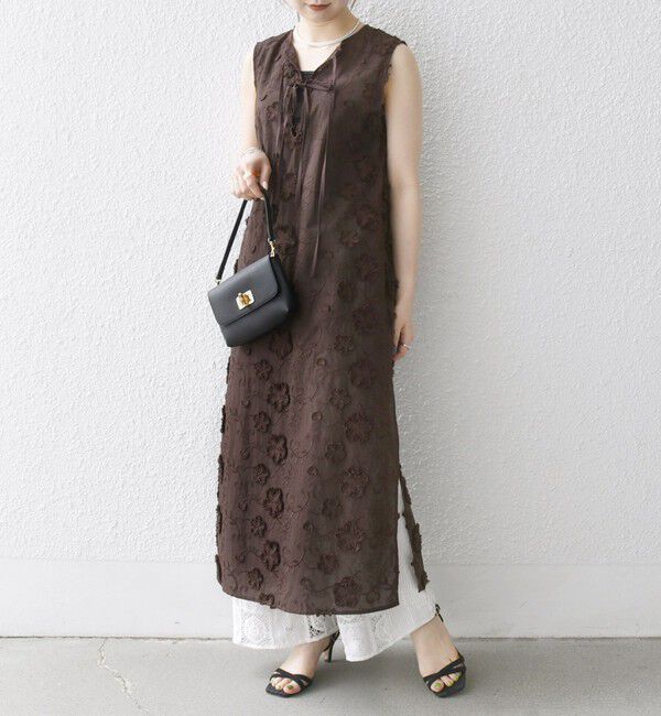 SHIPS any「SHIPS any:〈手洗い可能〉3D フラワー エンブロイダリー ロング ワンピース」|ワンピース|ブラウン