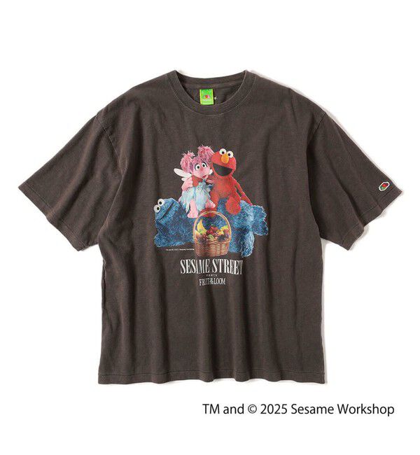 GLOSTER「【SESAME STREET&times;FOTL】Photo T-Shirt B クルーネックプリントTシャツ」|Tシャツ・カットソー|チャコールグレー