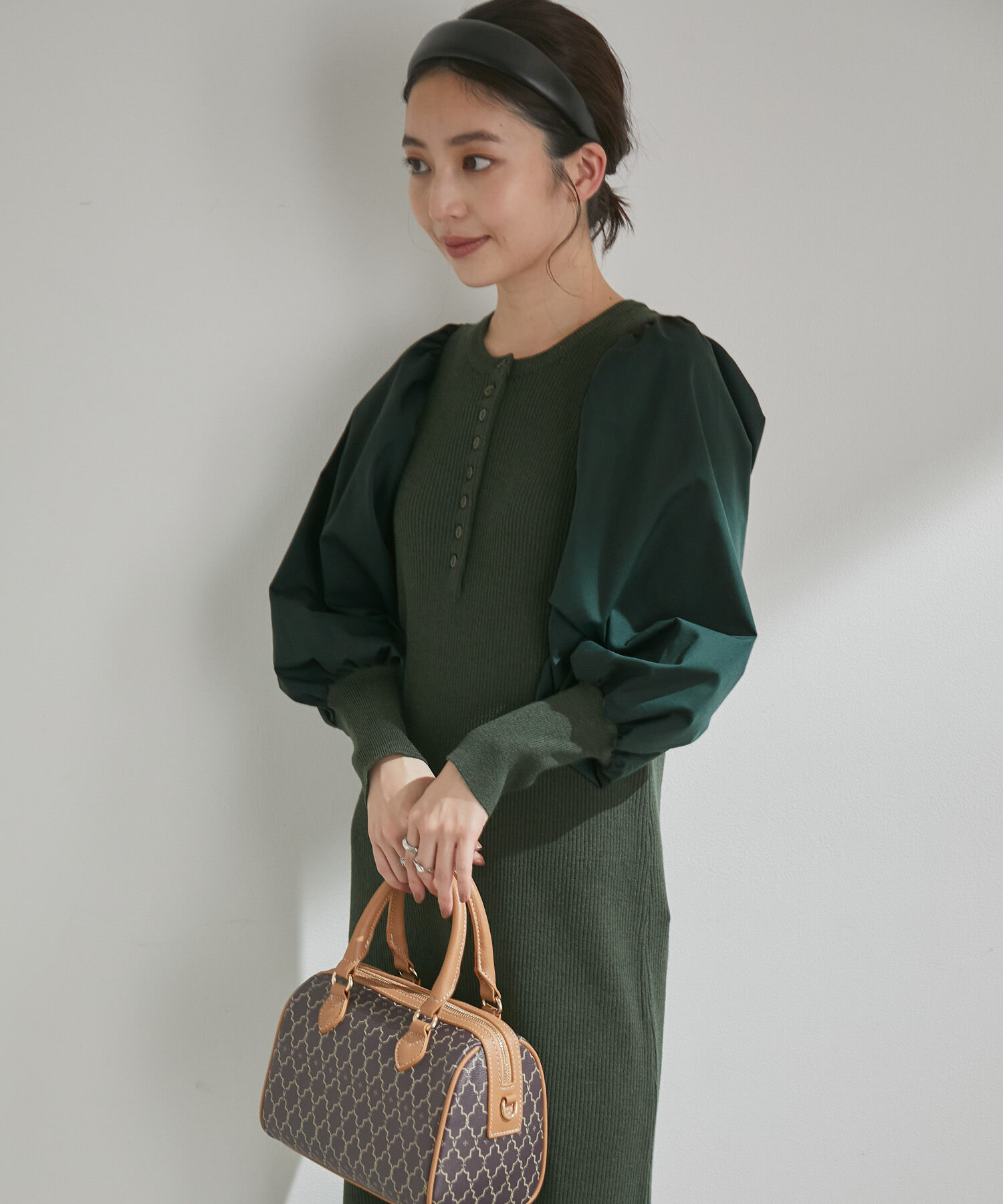 VIS「＜追加＞【一部カラー公式サイト・直営店舗限定】ボリュームスリーブ釦アクセントAラインニットワンピース」|ワンピース|