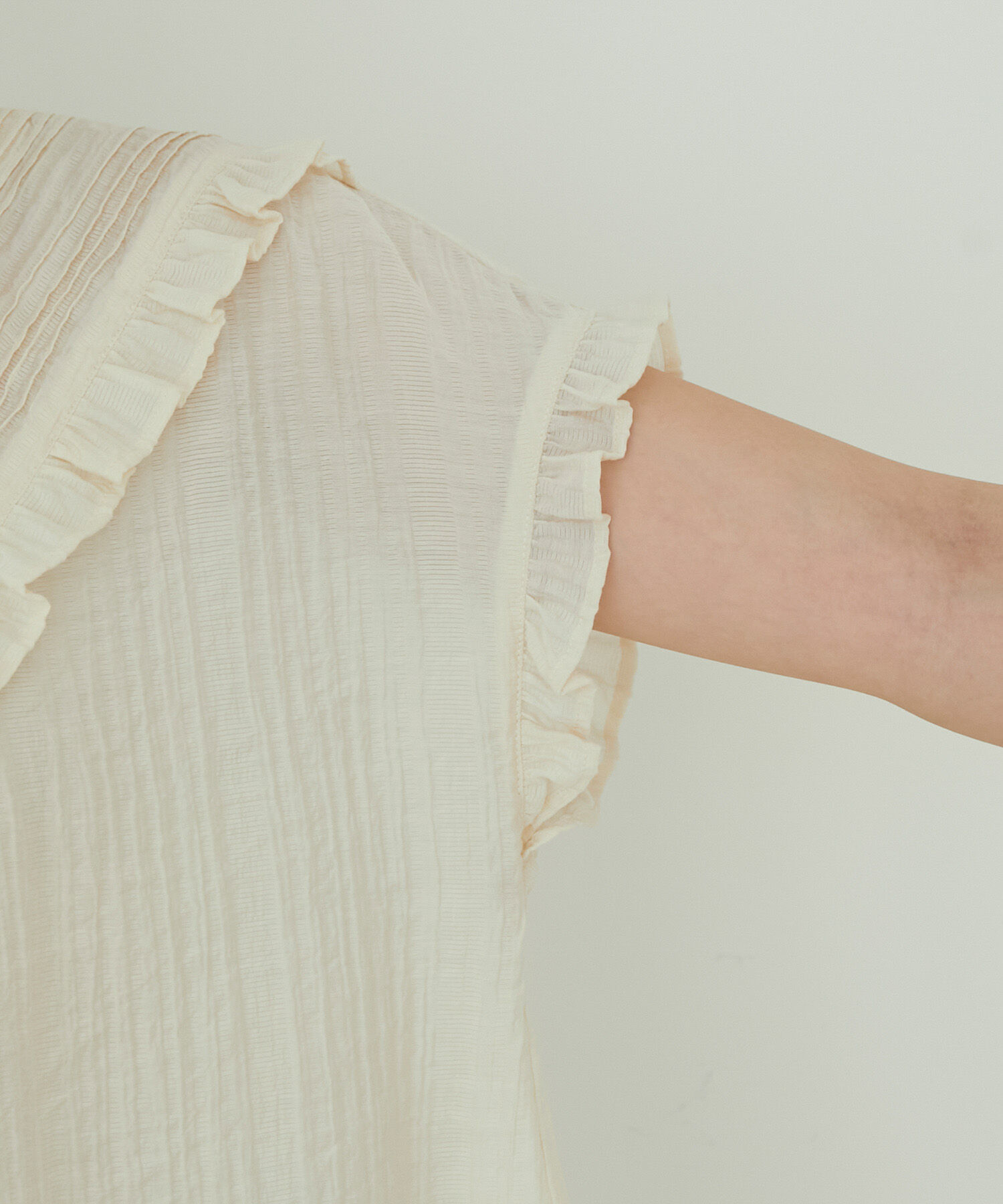 vis-a-vis「【WEB限定】【追加生産】ピンタックフリルブラウス」|シャツ・ブラウス|