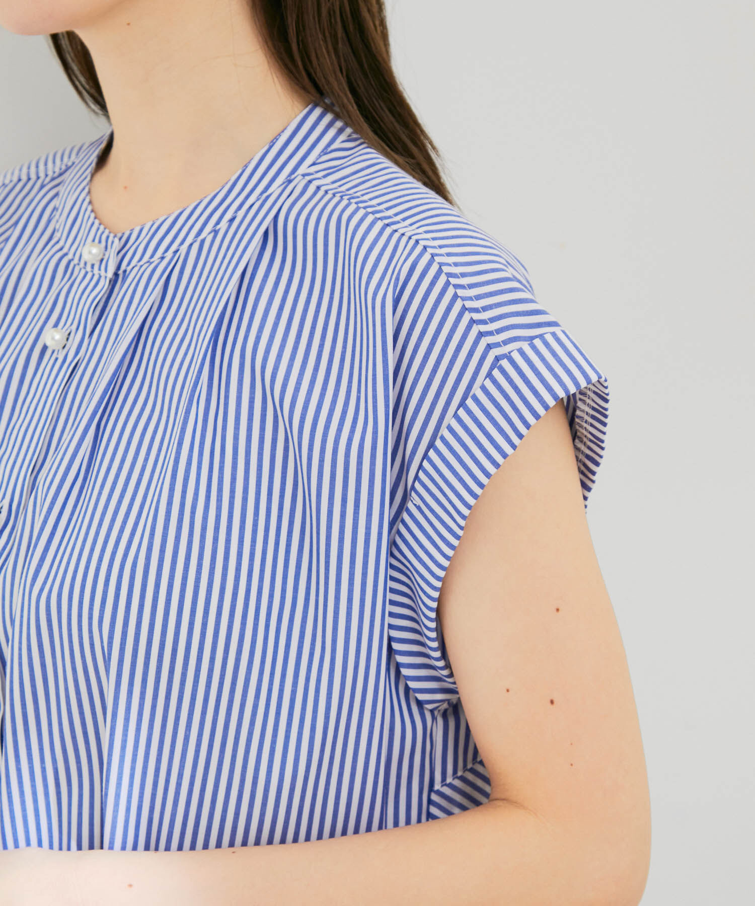 VIS「バックフリルノースリーブブラウス」|シャツ・ブラウス|