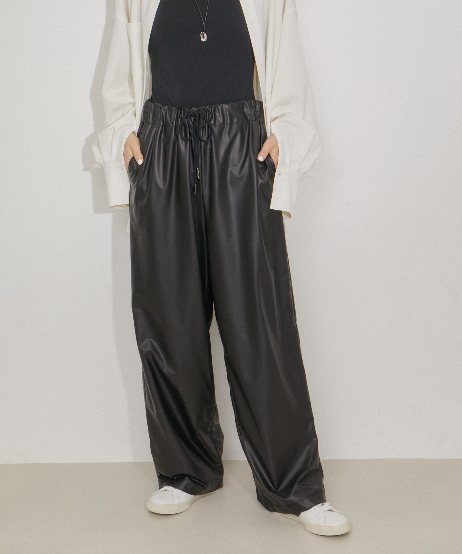 ADAM ET ROPE'「【洗える】メタリックイージーパンツ」|その他|ブラック(01)