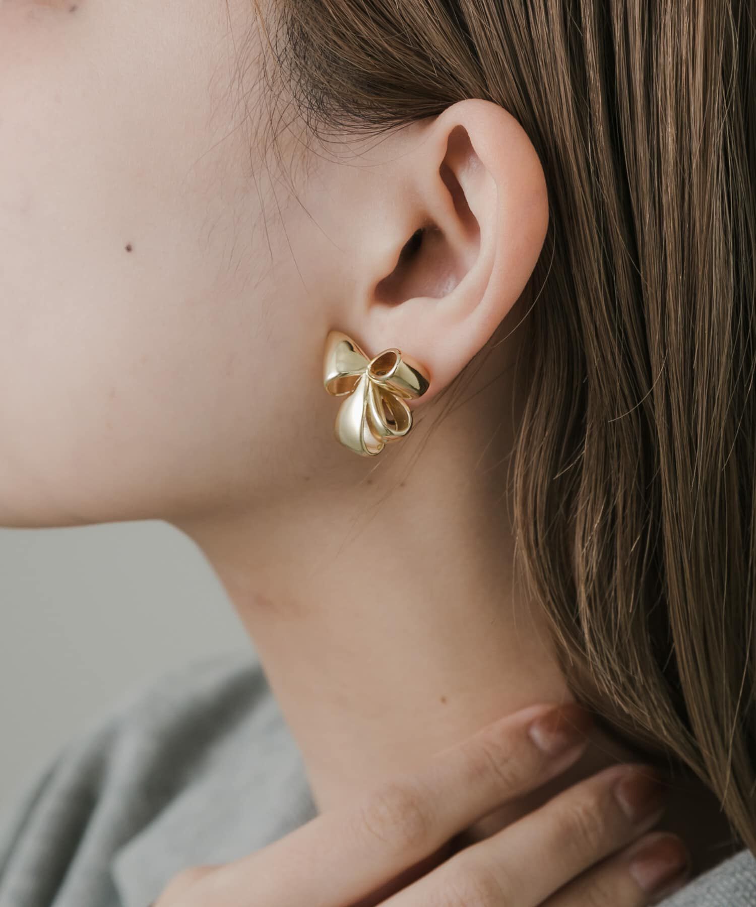 SMELLY「ニュアンスリボンモチーフイヤリング」|イヤリング|