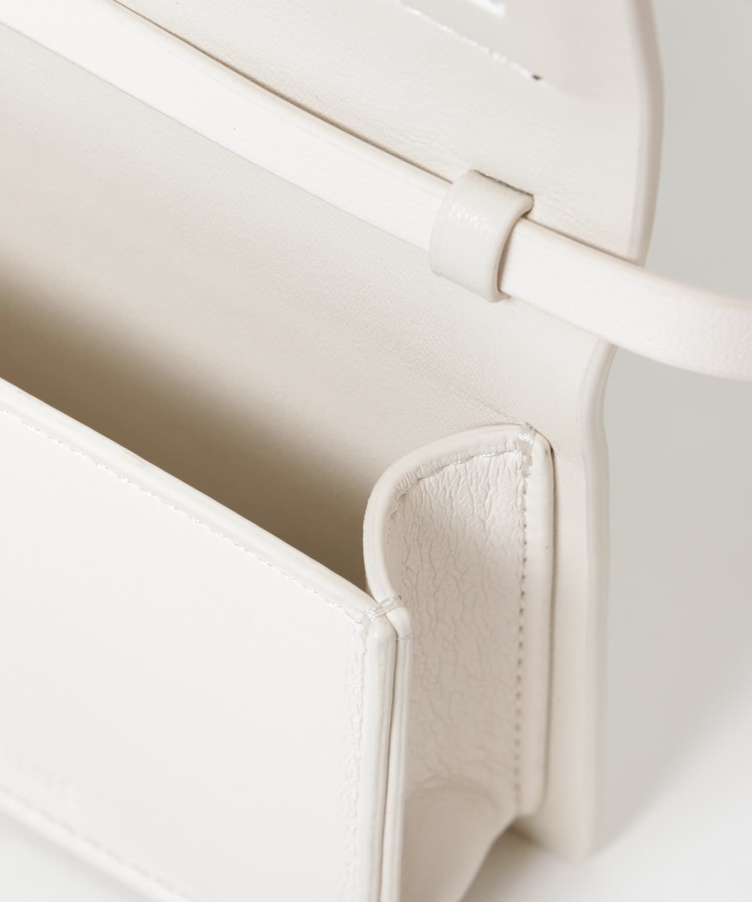 URBAN RESEARCH「LE VERNIS BOXIMINIPOCHETTE」|ショルダー・メッセンジャー|