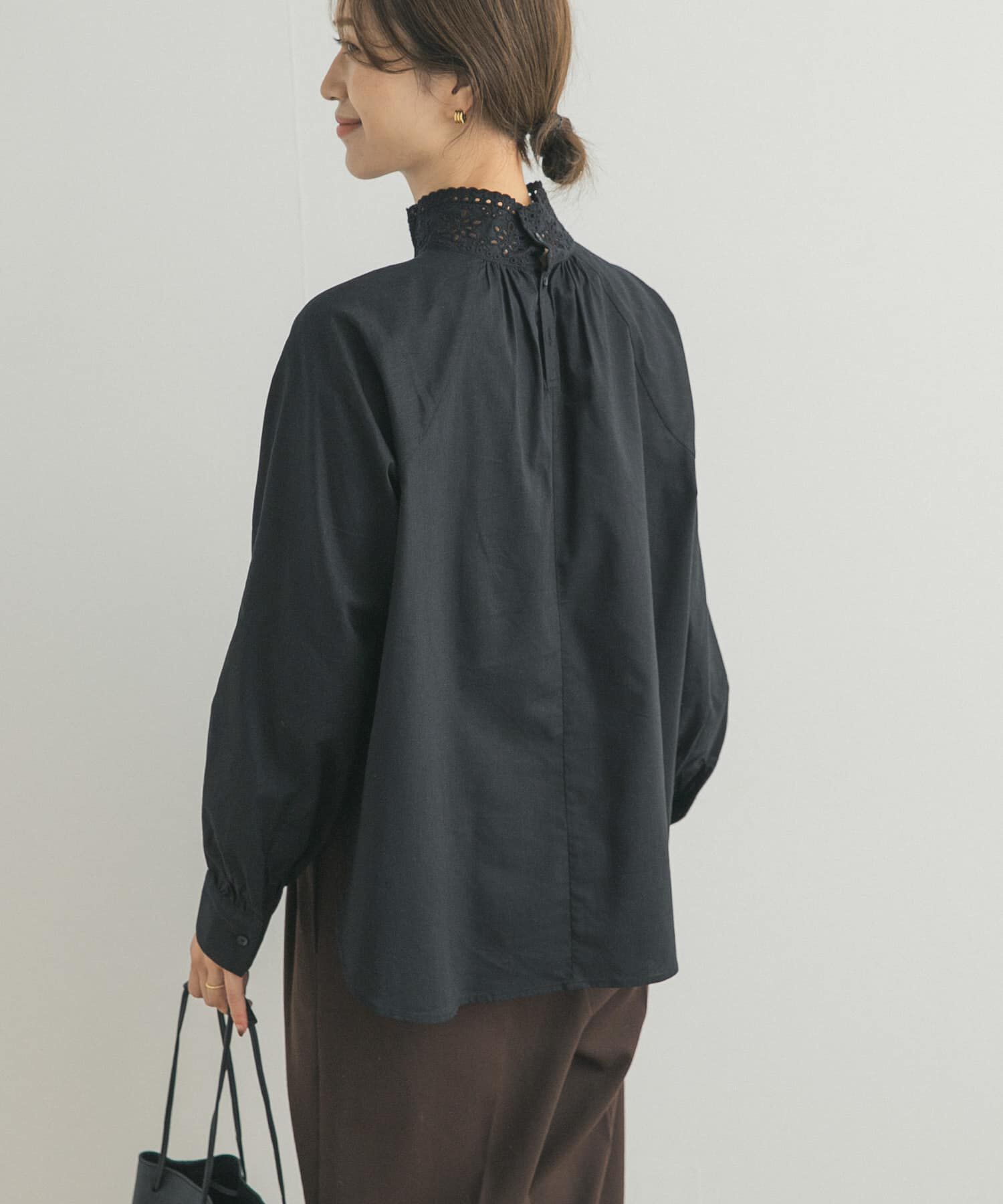 URBAN RESEARCH DOORS「アイレットレース衿ブラウス」|シャツ・ブラウス|