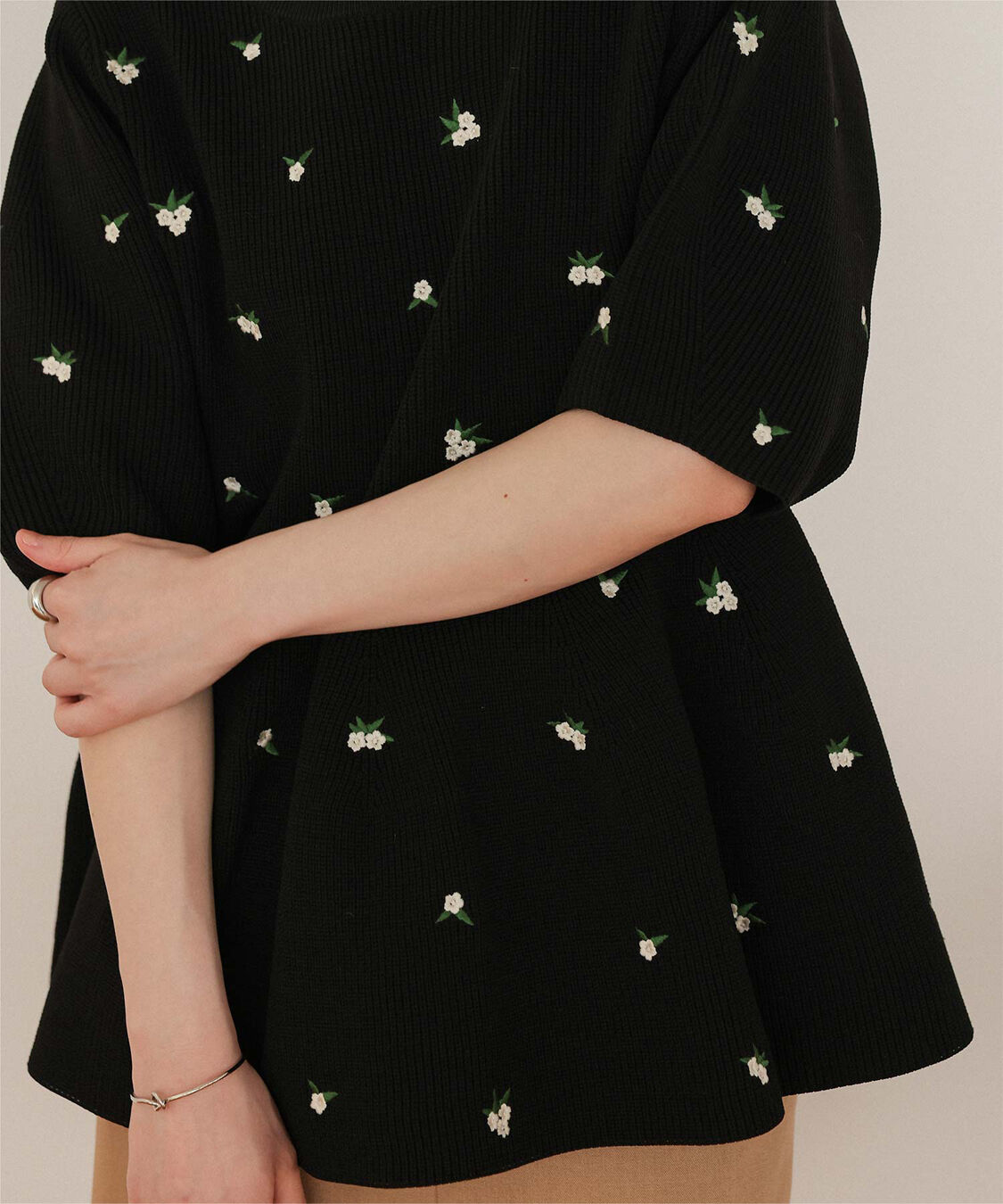 titivate「フラワー刺繍ペプラムニットトップス」|ニット・セーター|