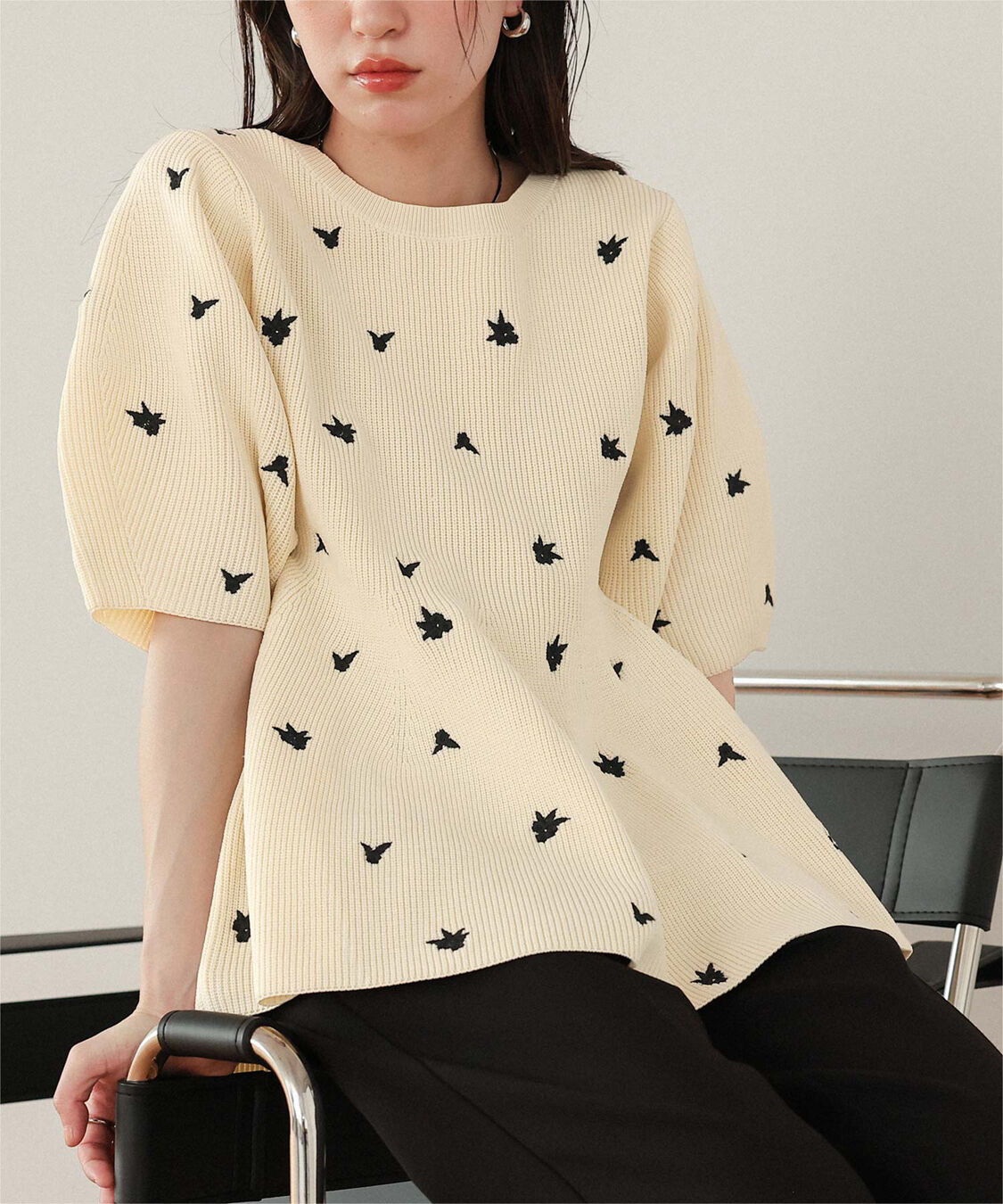 titivate「フラワー刺繍ペプラムニットトップス」|ニット・セーター|アイボリー