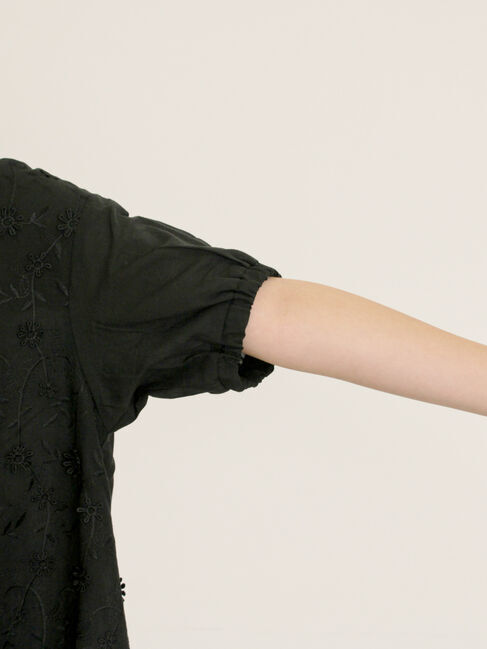 Samansa Mos2「3D刺繍バンドカラーブラウス」|シャツ・ブラウス|