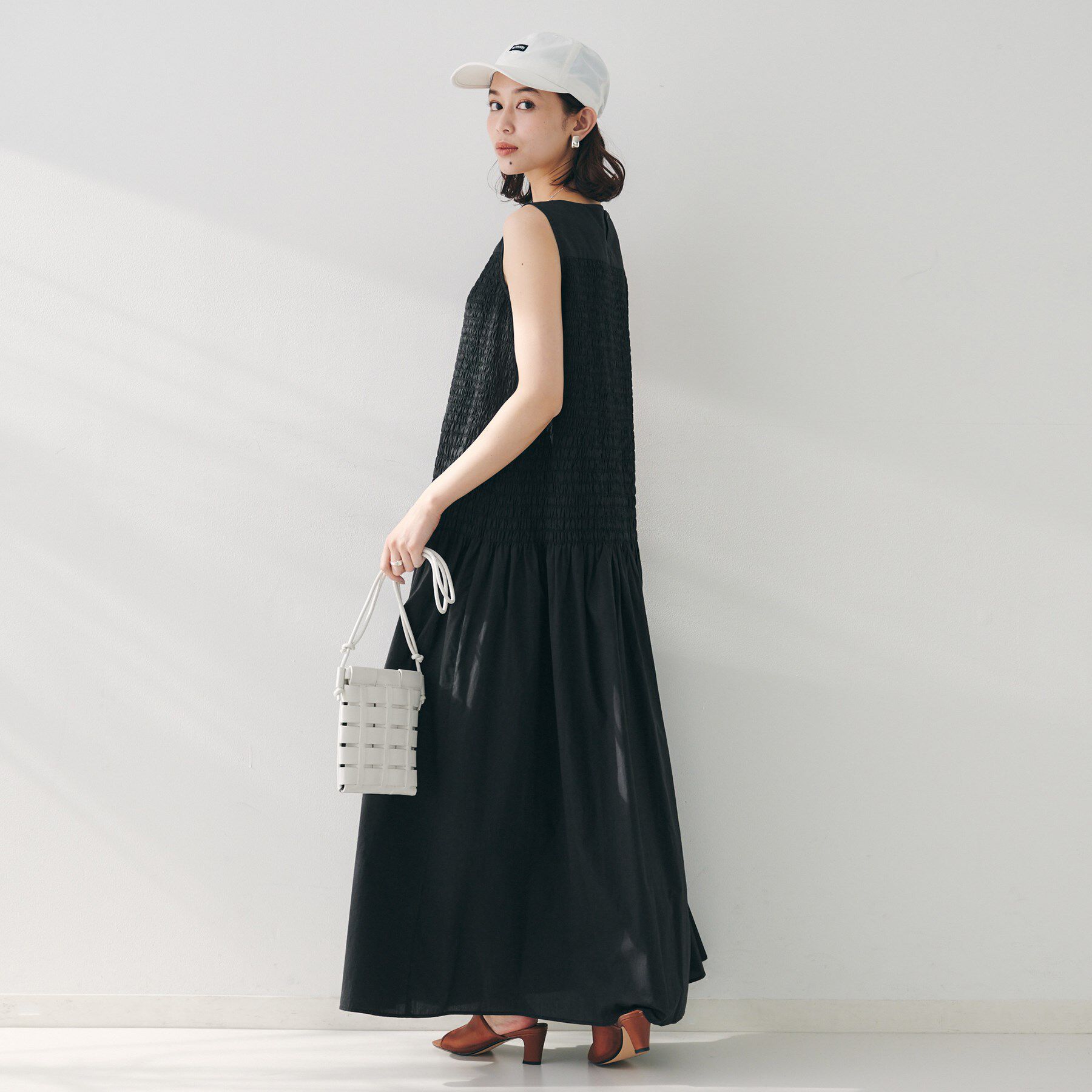 UNTITLED「【コットン100/夏ワンピ/ナロー】シャーリングワンピース」|ワンピース|