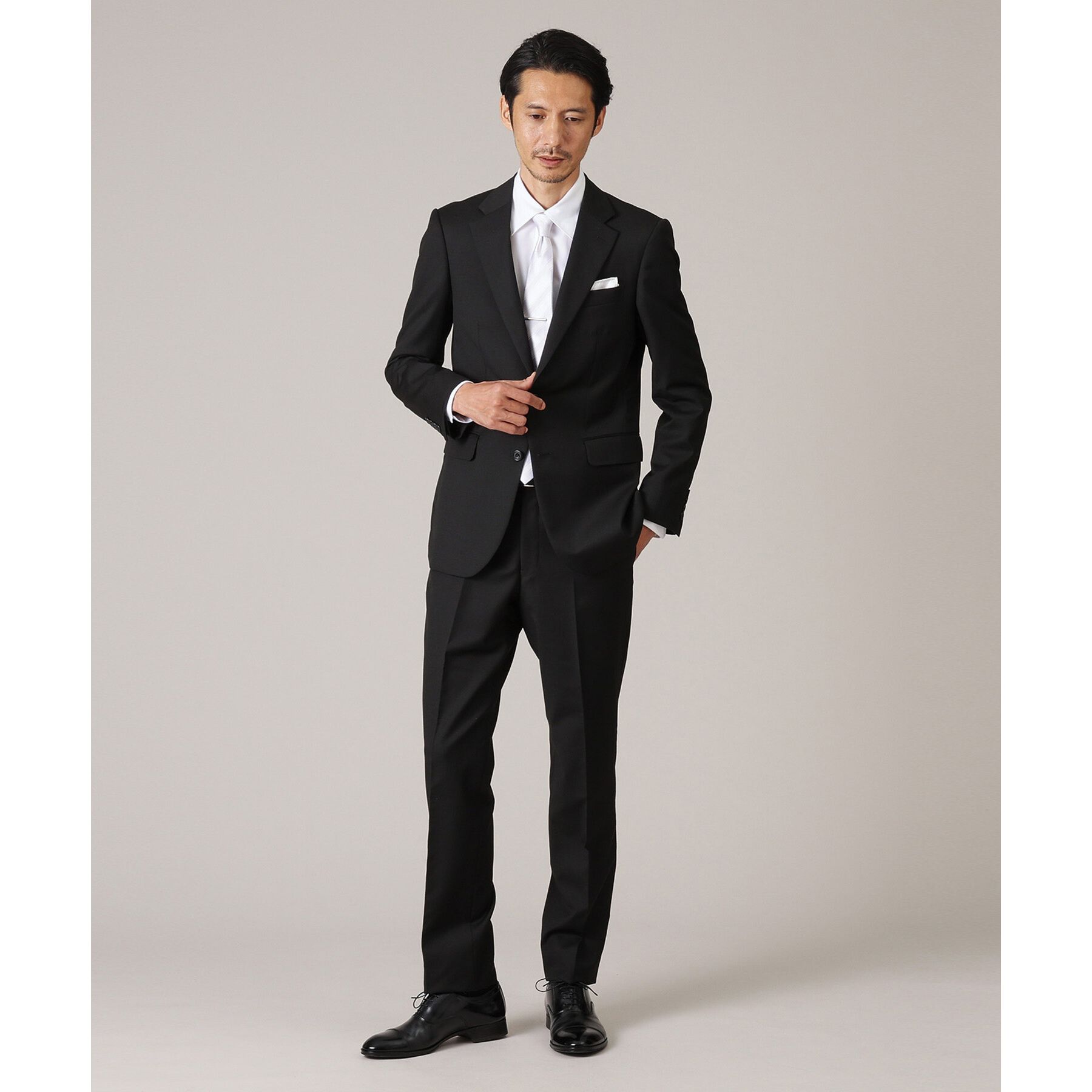 TAKEO KIKUCHI「【冠婚葬祭】無地 サージスーツ/3ピース対応可」|スーツ|