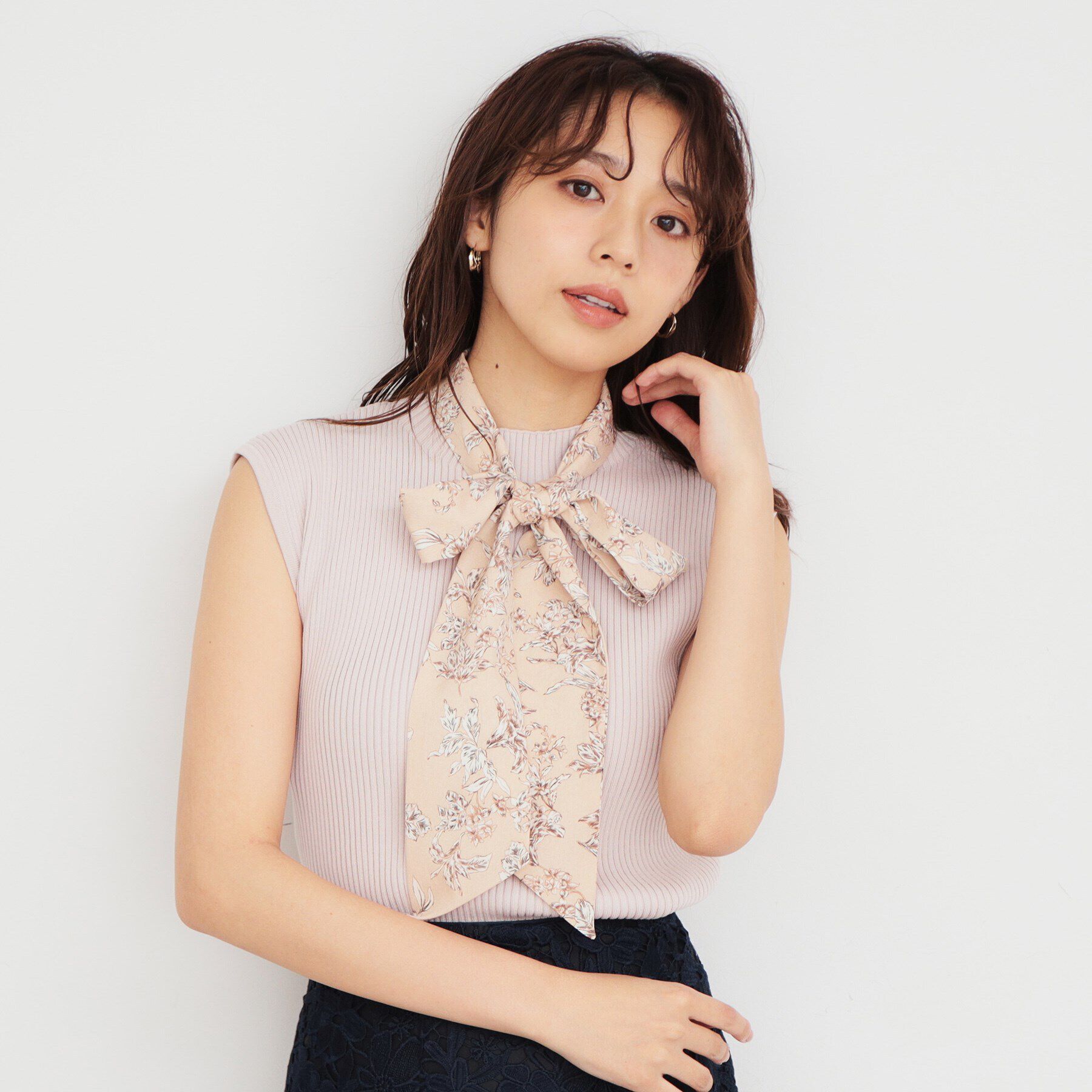 index「《美人百花掲載》スカーフ付きフレンチリブニット【洗濯機可】」|ニット・セーター|