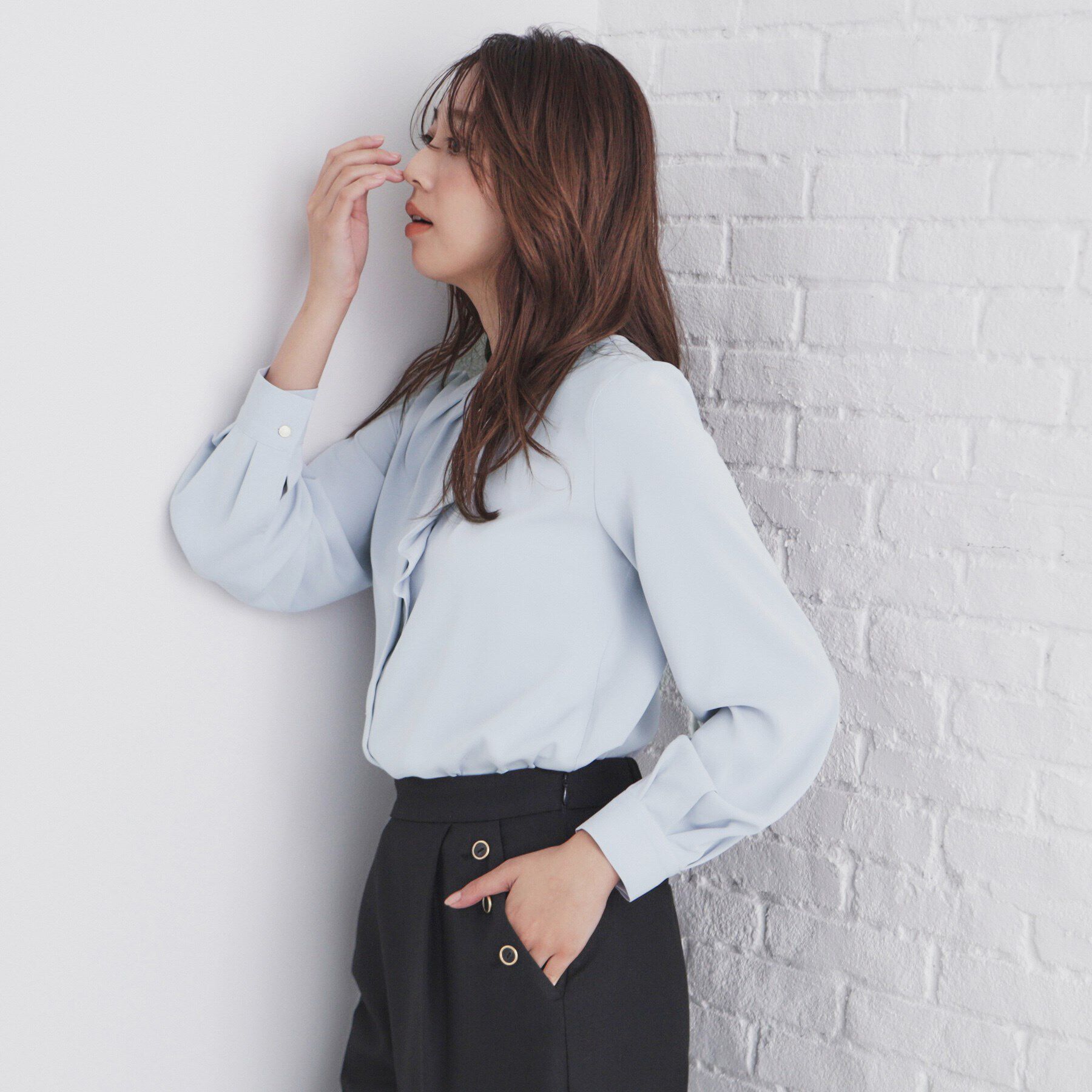 index「アシメフリルクルーネックブラウス【洗濯機洗い可/イージーアイロン/ストレッチ】」|シャツ・ブラウス|