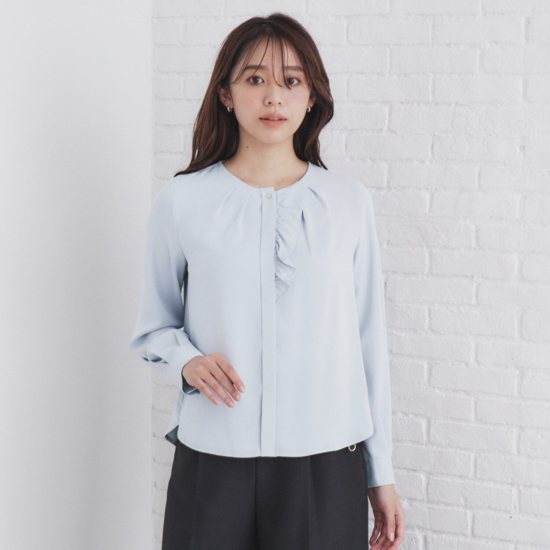 index「アシメフリルクルーネックブラウス【洗濯機洗い可/イージーアイロン/ストレッチ】」|シャツ・ブラウス|